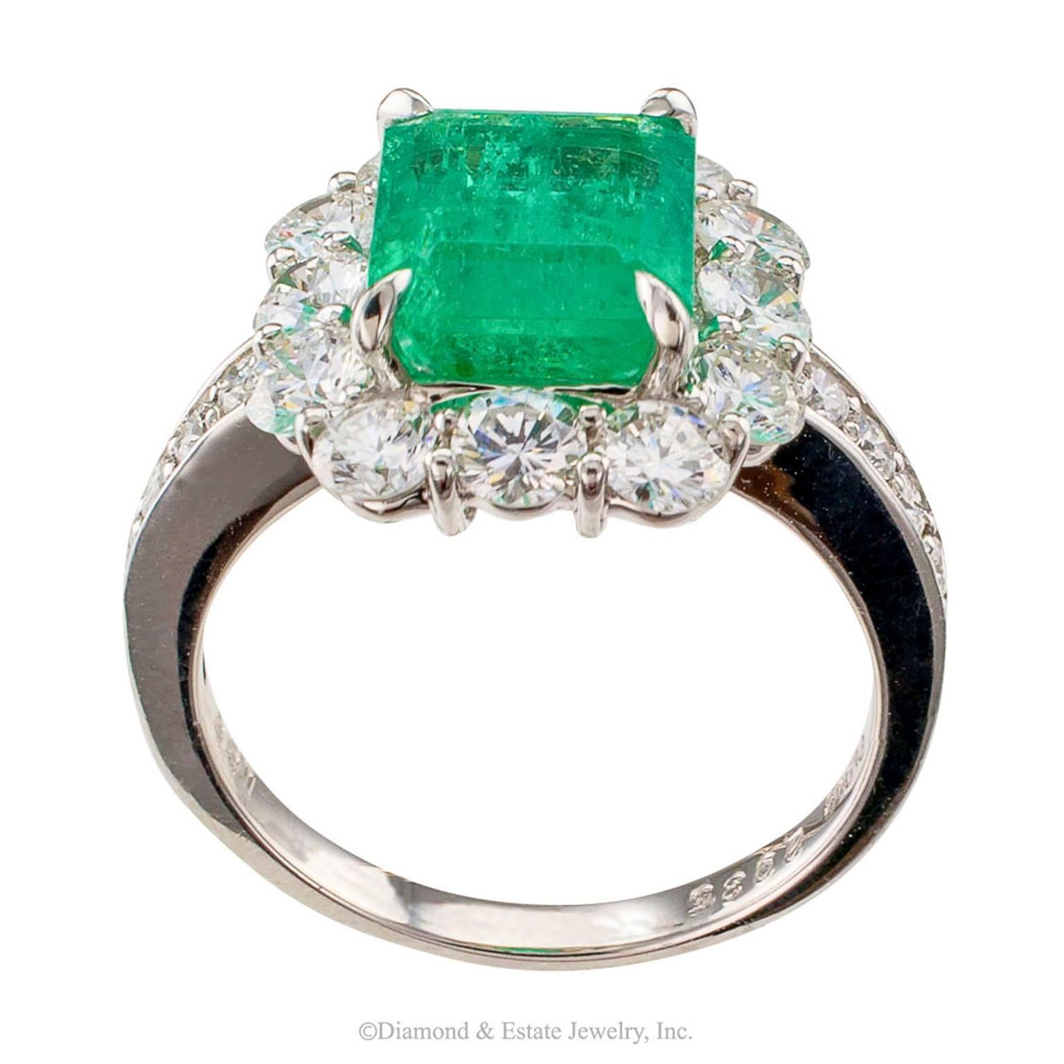 Contemporary Emerald-Cut 2.93 Carat Colombian Emerald Diamond Platinum Ring