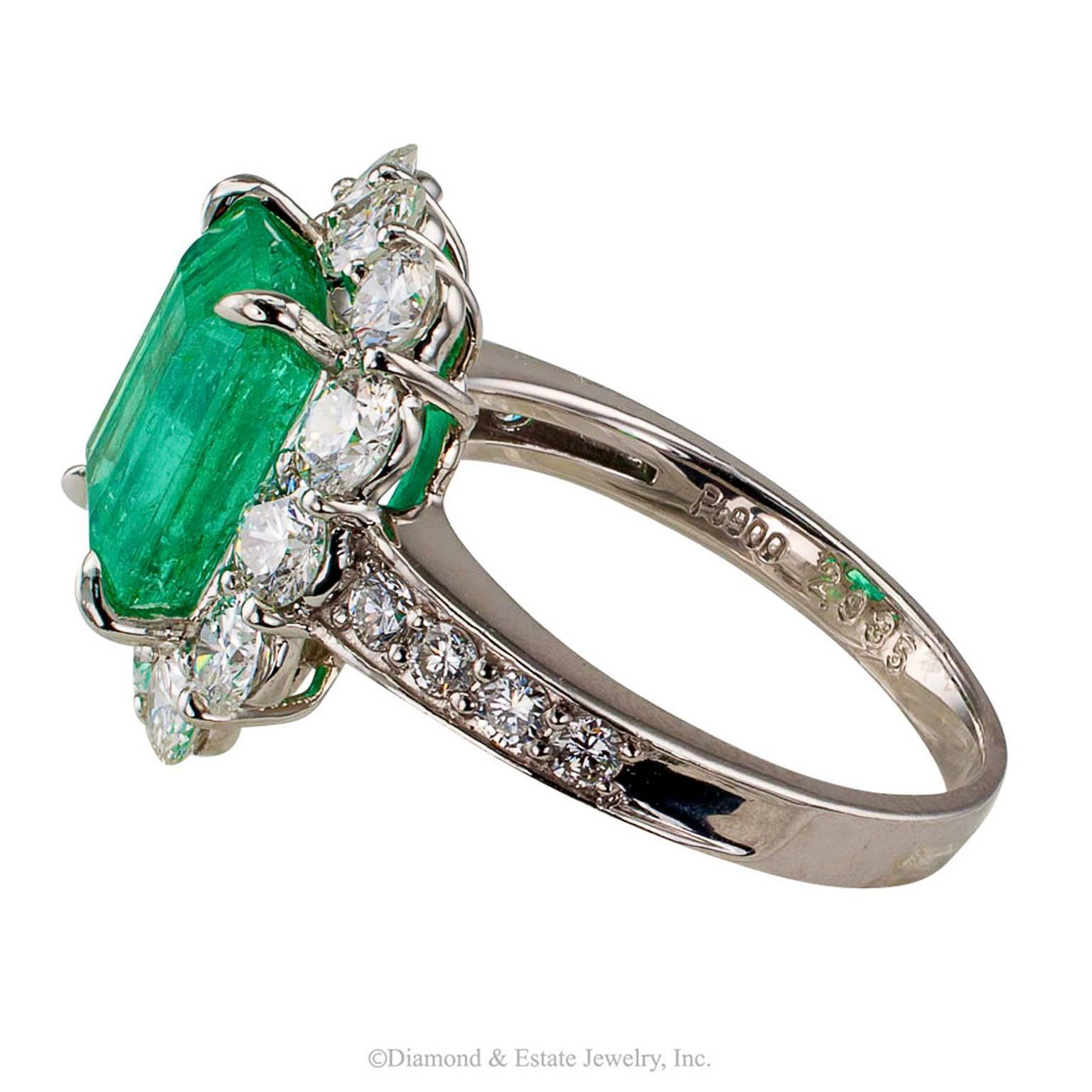 Emerald-Cut 2.93 Carat Colombian Emerald Diamond Platinum Ring In Excellent Condition In Los Angeles, CA