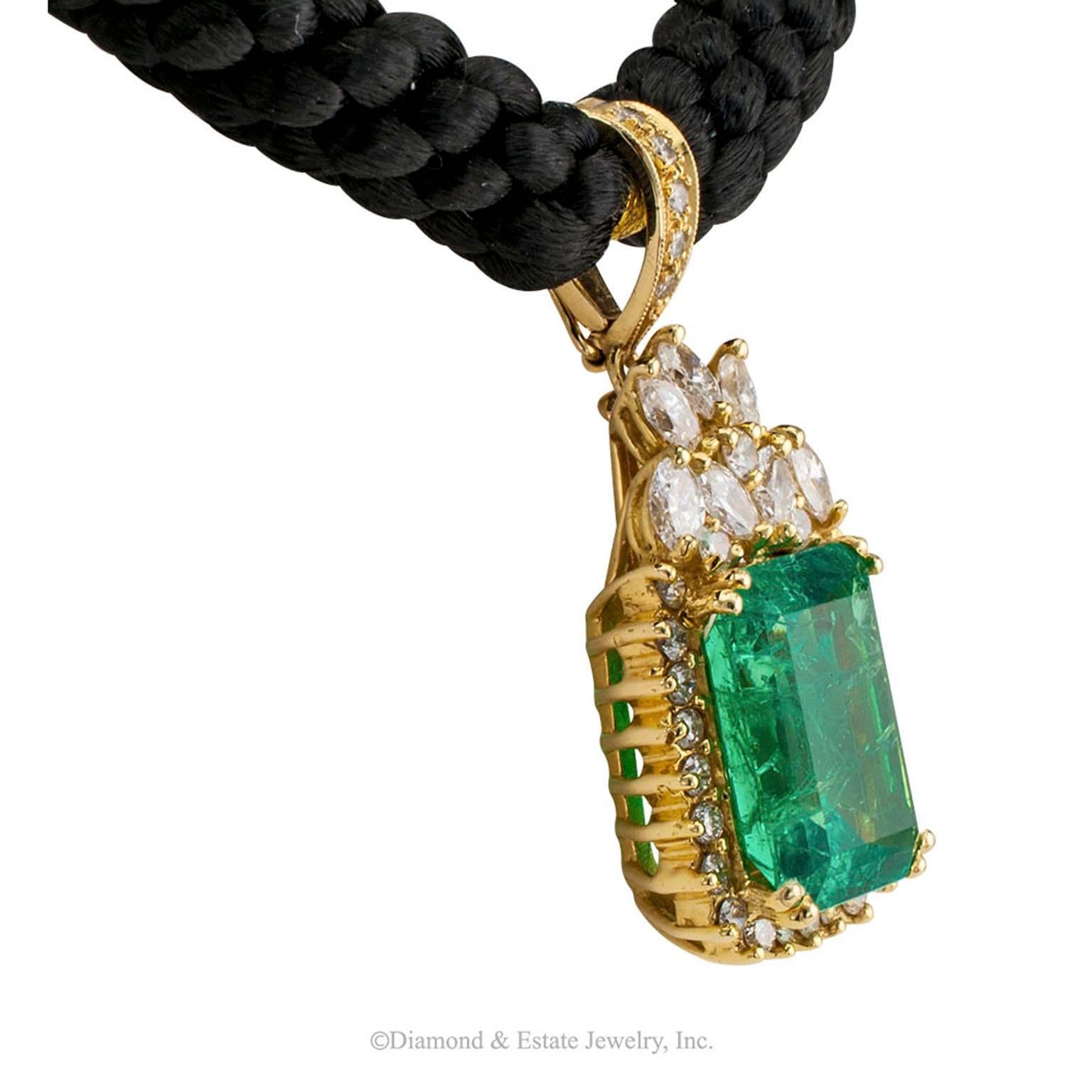 Colombian Emerald Diamond Gold Enhancer Pendant In Excellent Condition In Los Angeles, CA