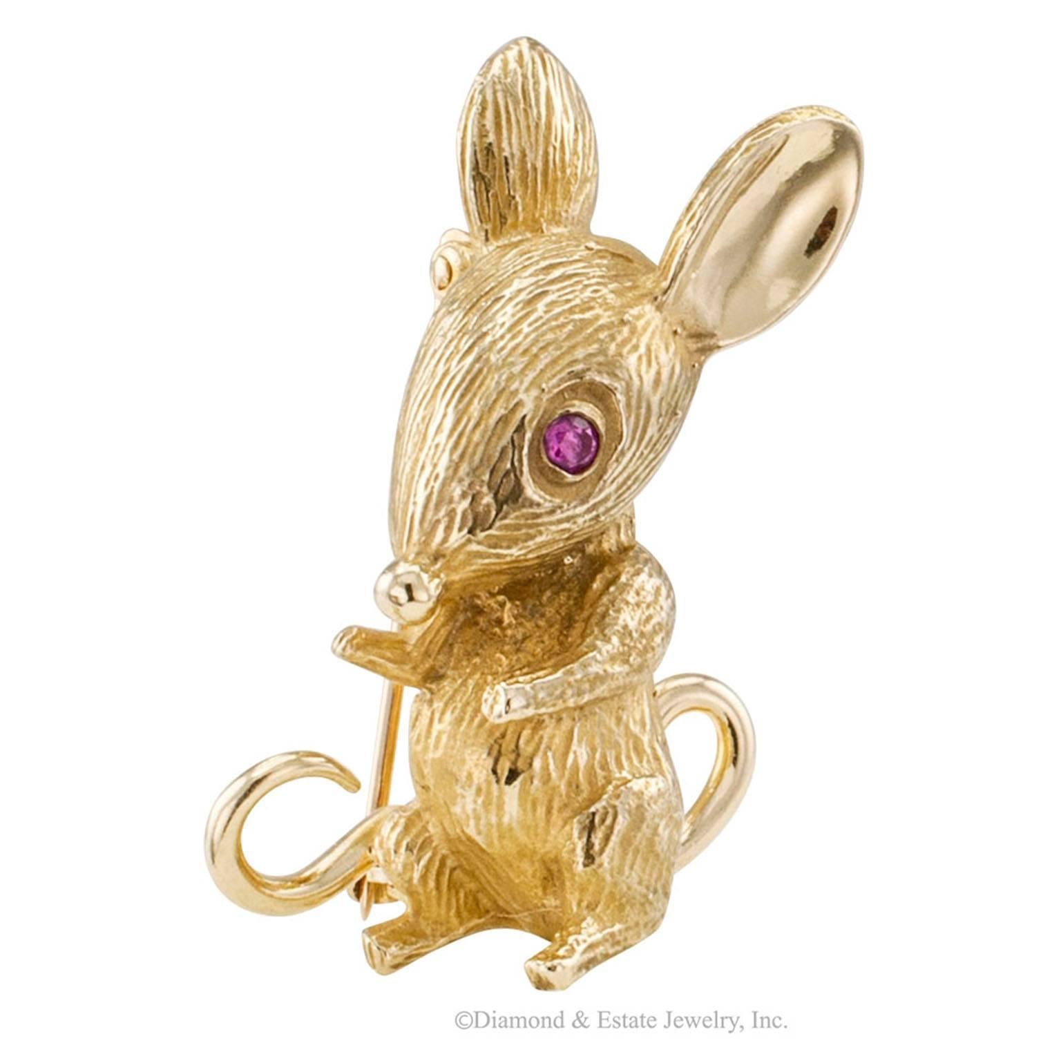 1960s Mouse Brooch Ruby Gold In Excellent Condition In Los Angeles, CA