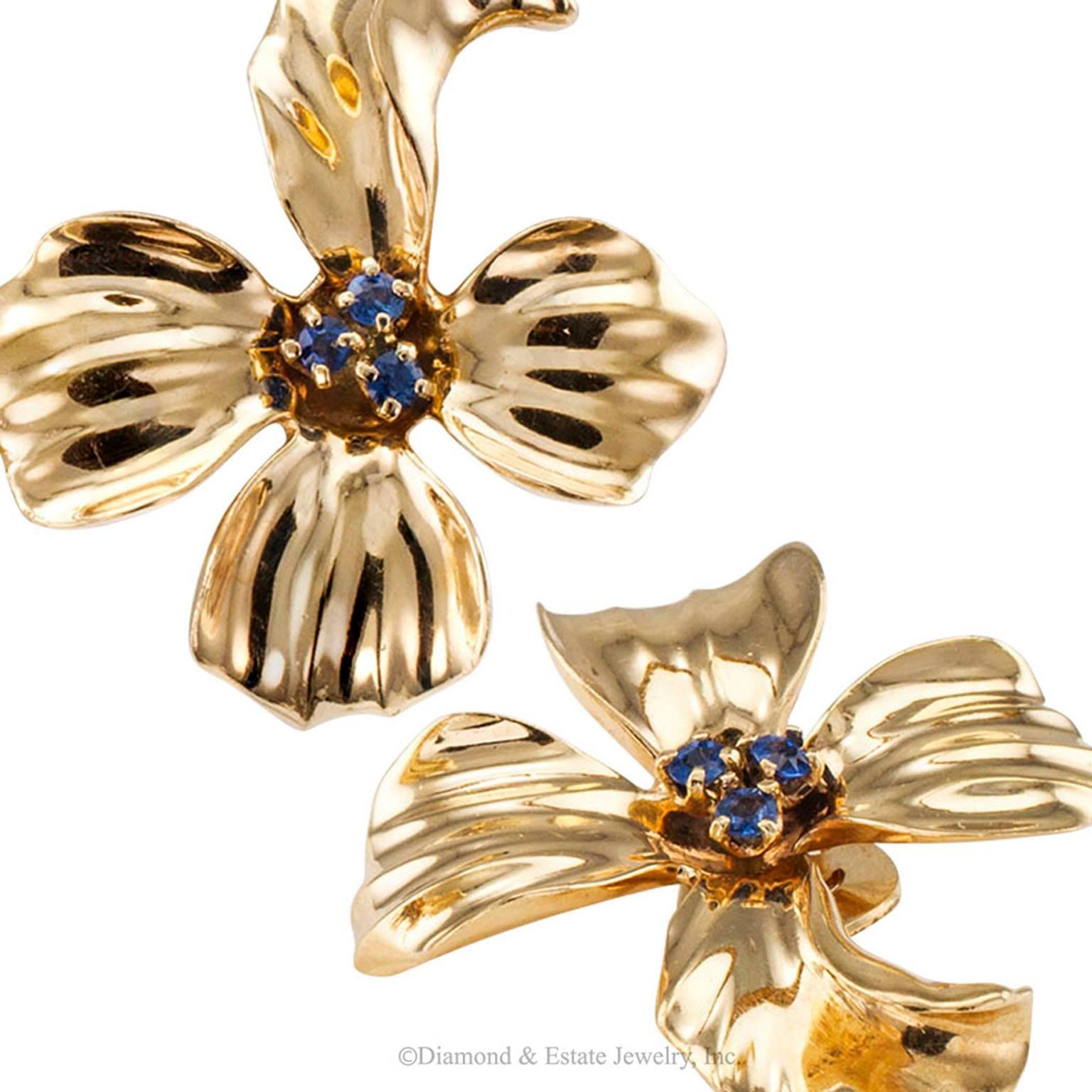 1950s Sapphire Gold Dogwood Flower Ear Clips In Excellent Condition In Los Angeles, CA