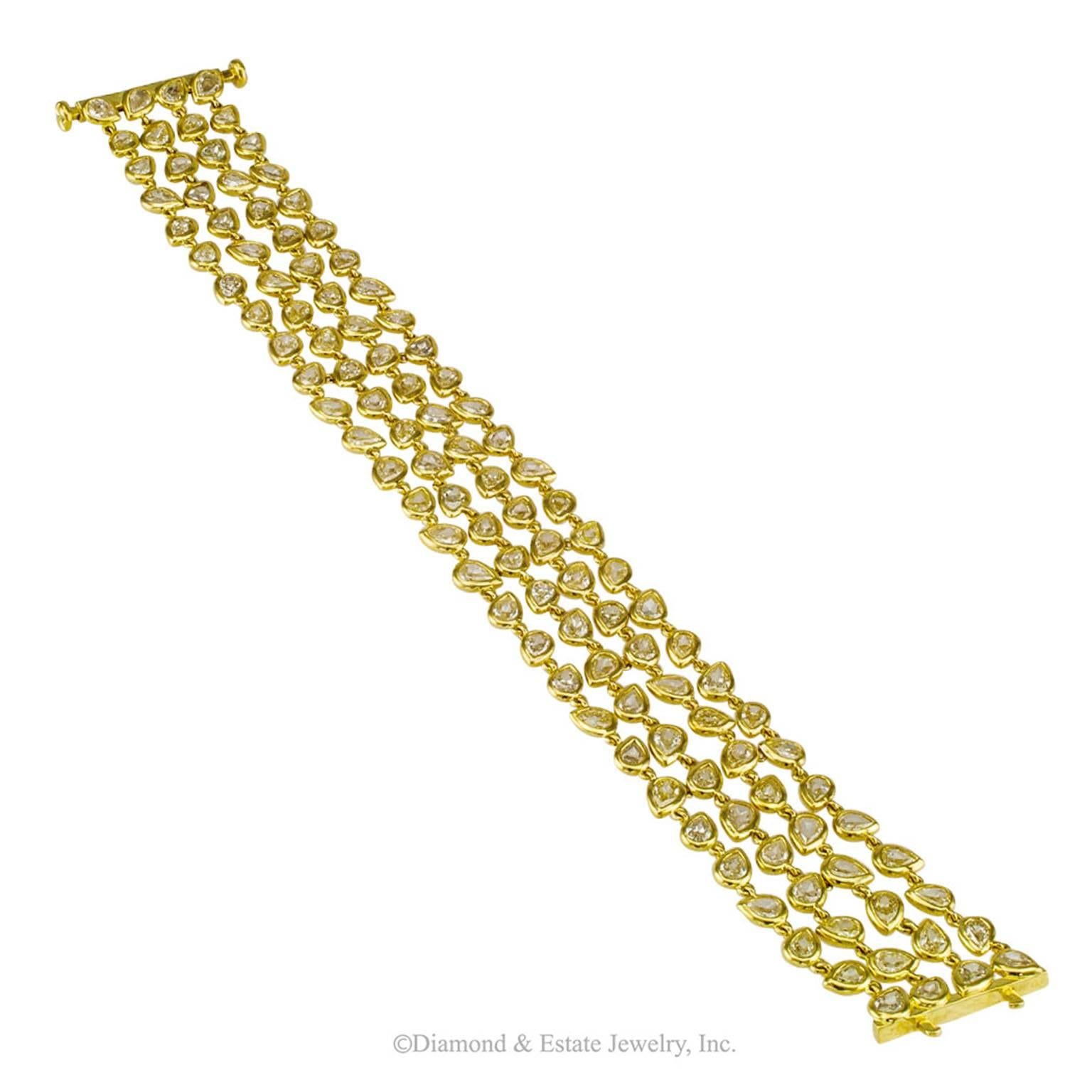 11.00 Carats Pear Shaped Diamond Gold Bracelet

11.00 carats pear-shaped diamond bracelet mounted in 18-karat yellow gold.  Comprising four articulated courses of bezel-set pear-shaped diamonds, the one hundred twelve diamonds totaling approximately