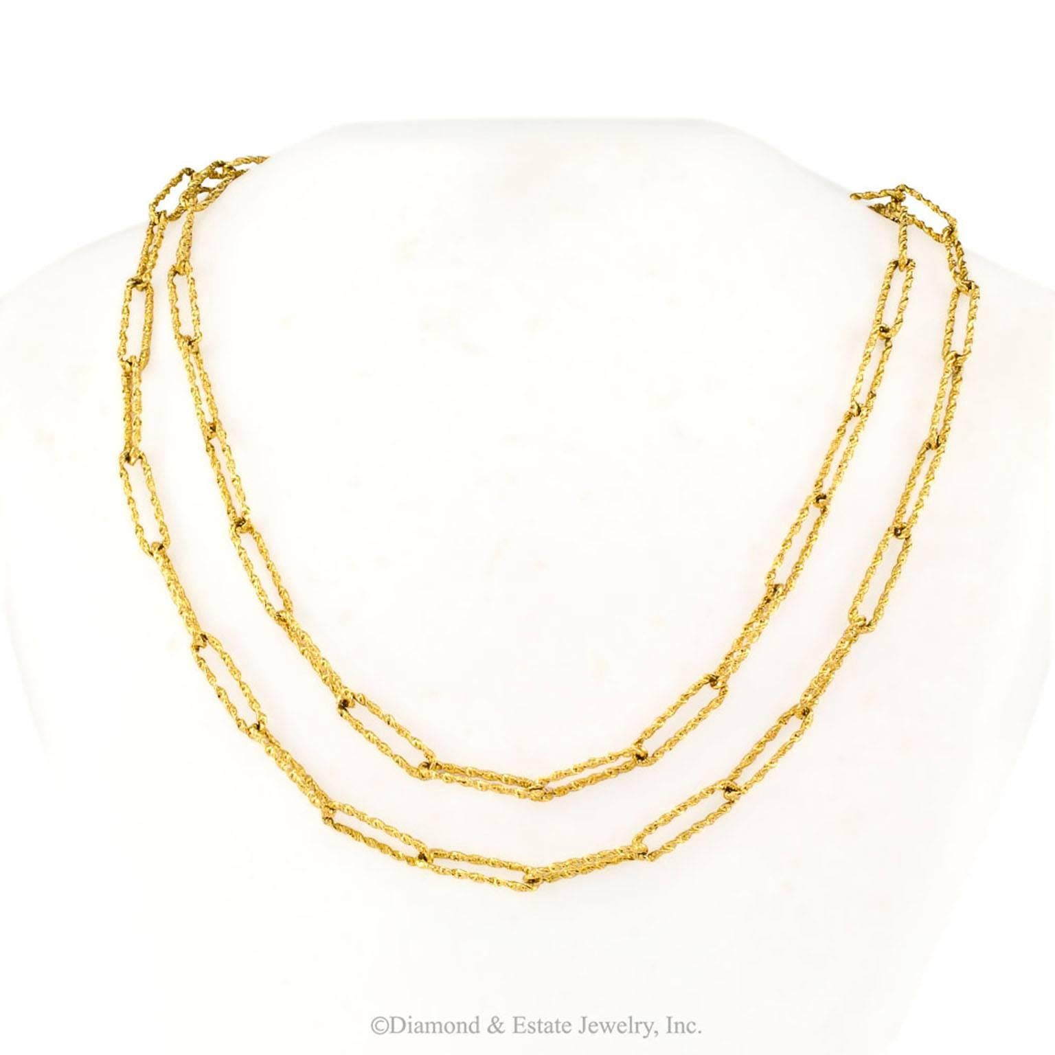 Italian 1970s Long Gold Chain In Excellent Condition In Los Angeles, CA