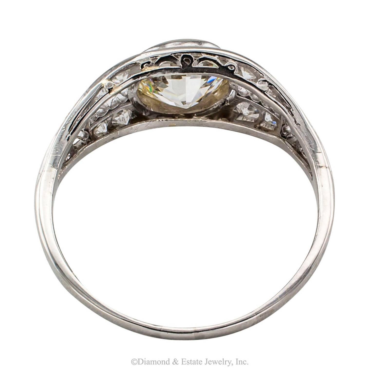 Edwardian 1.05 Carat Diamond Platinum Engagement Ring In Good Condition In Los Angeles, CA