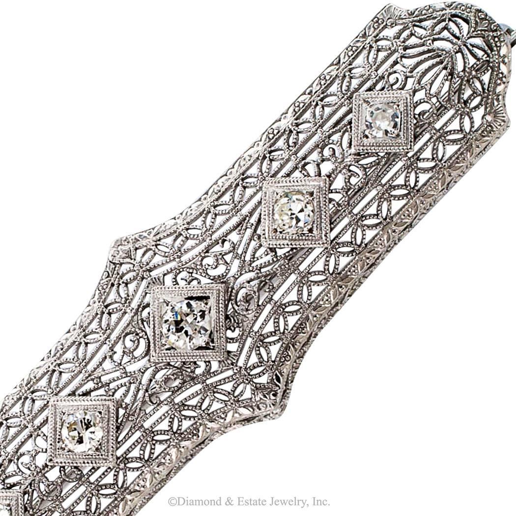 Art Deco Diamond White Gold Platinum Filigree Brooch In Excellent Condition In Los Angeles, CA