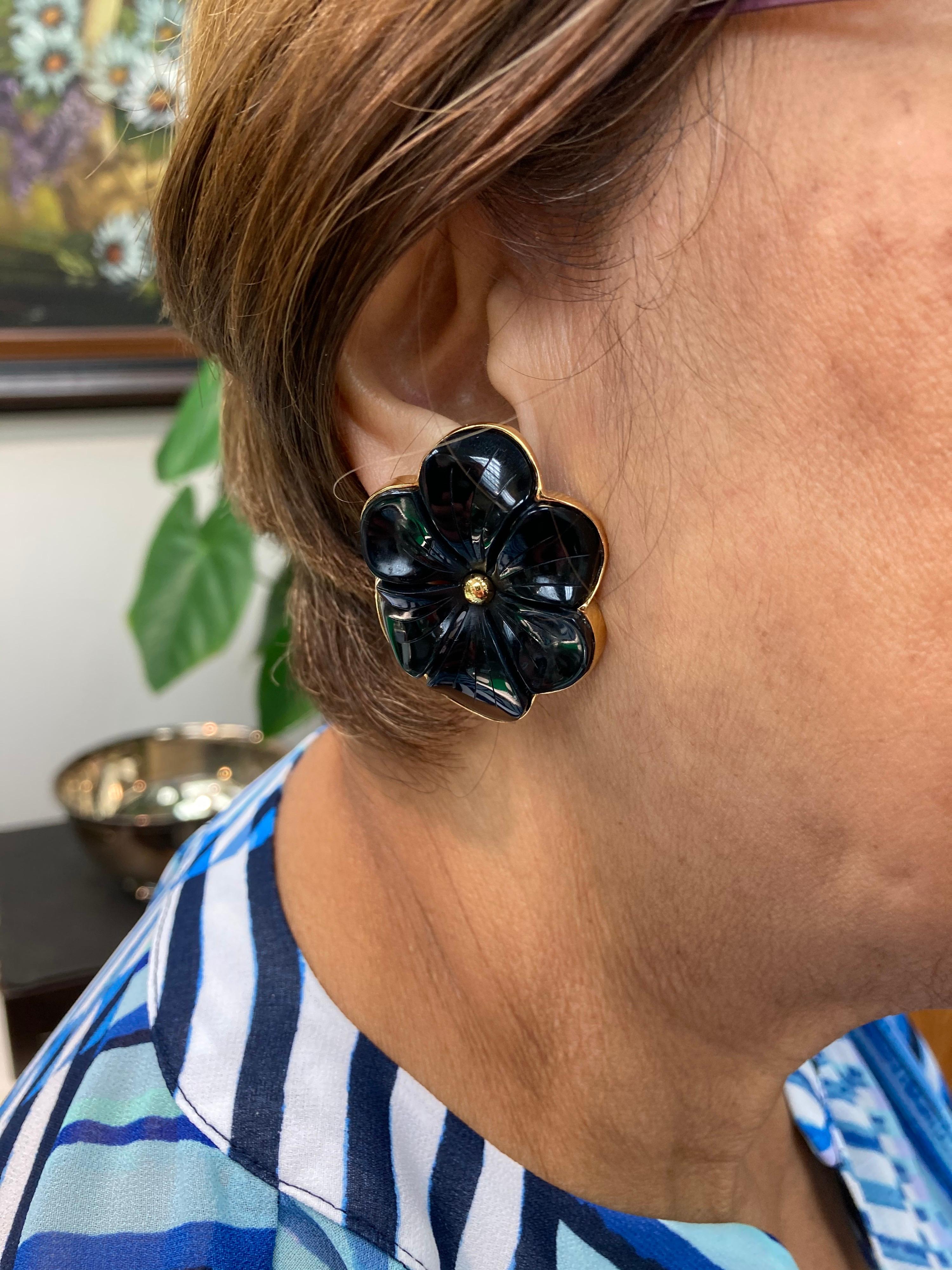 Women's Ming's of Hawaii Carved Black Onyx Yellow Gold Earrings