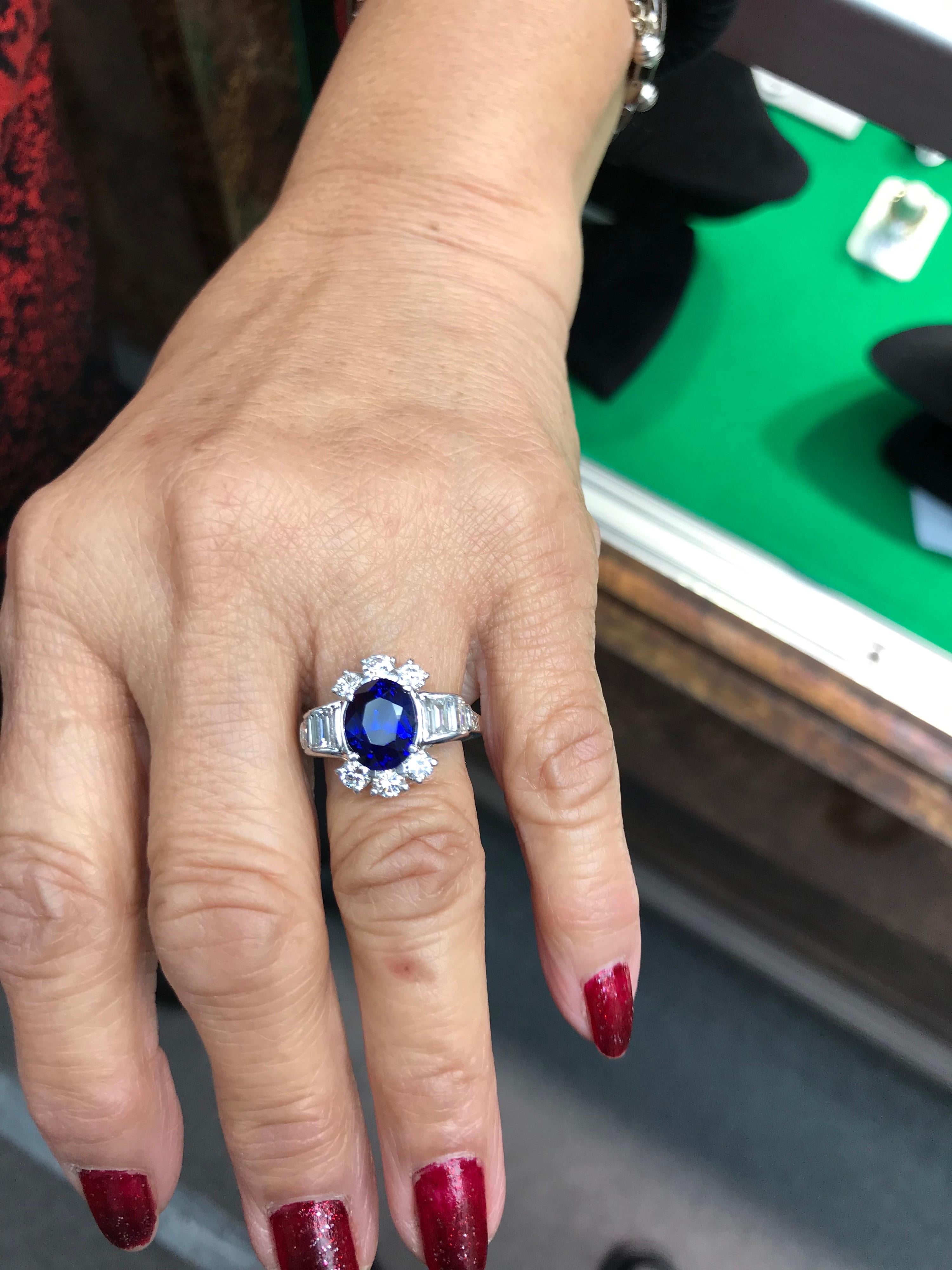 Women's 1950s Royal Blue Sapphire Diamond Platinum Ring