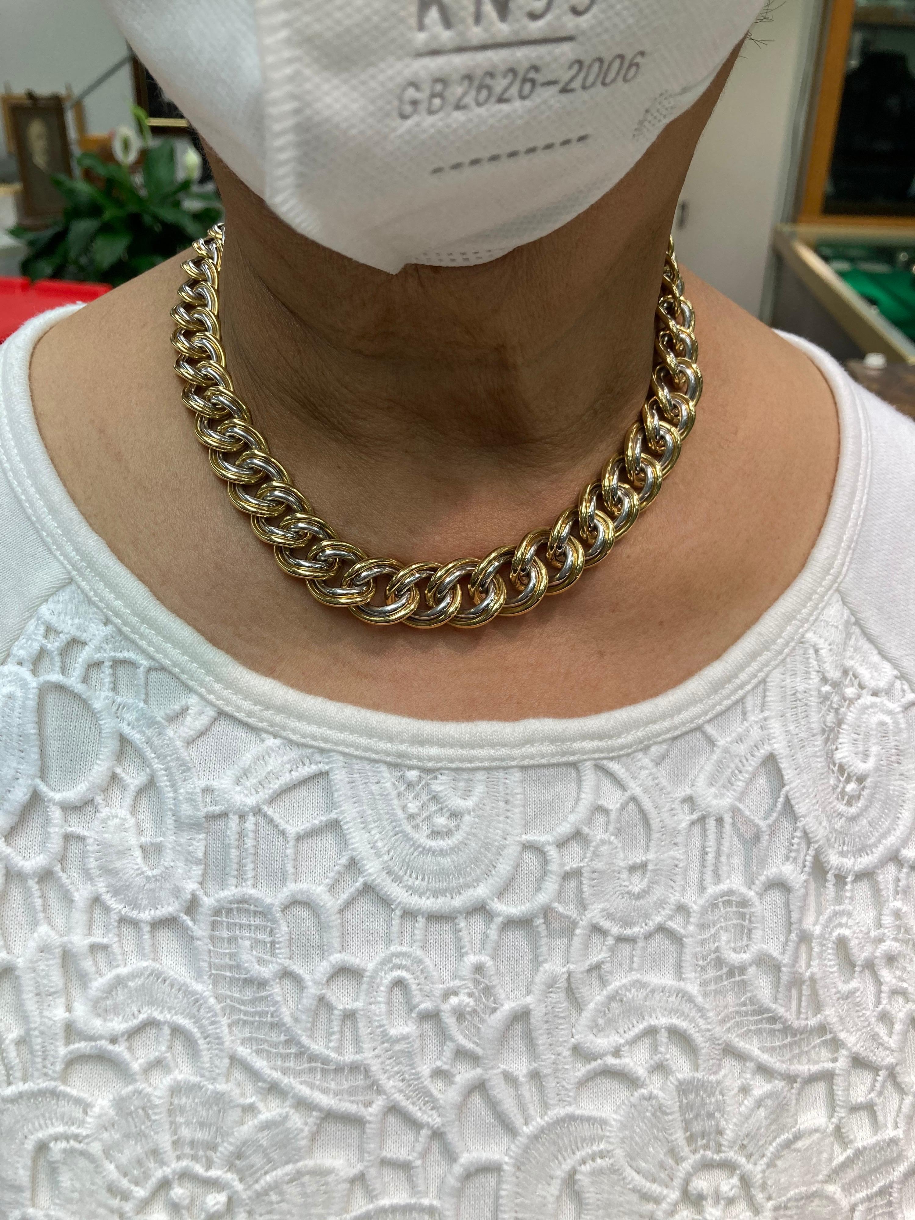 Yellow and White Gold Graduated Link Necklace In Good Condition In Los Angeles, CA