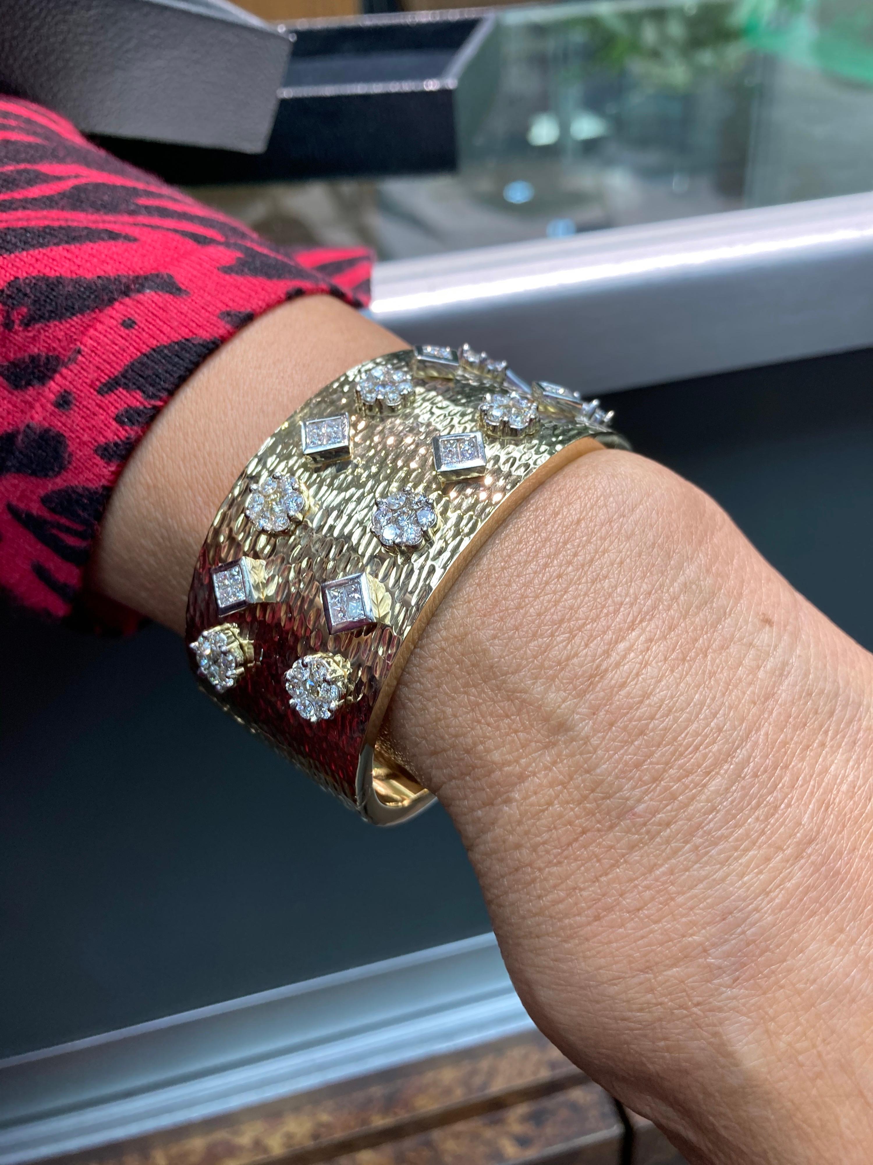 Women's Estate Diamond Yellow Gold Hinged Bangle Bracelet