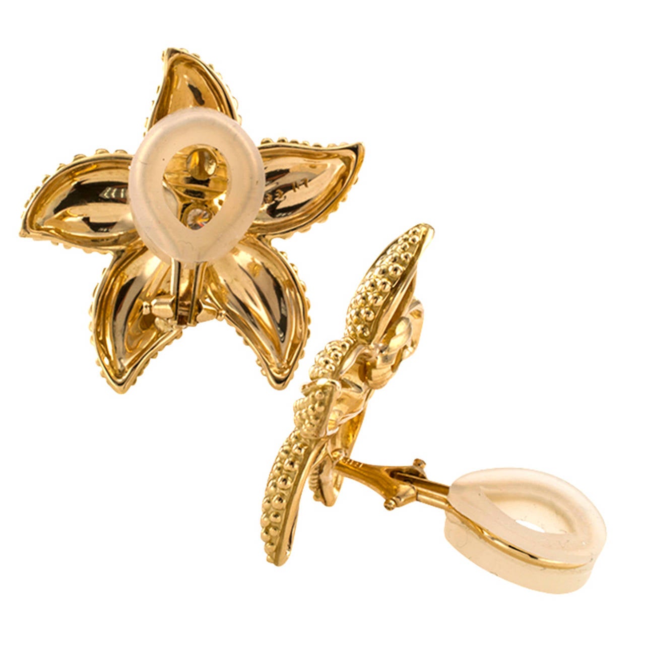 Diamond And Textured 18 Karat Gold Sea Star Ear Clips

Simple and sophisticated, these lovely starfish-shaped ear clips have all the qualifications of an attractive every day pair of gold earrings. Each is set at the center with a round