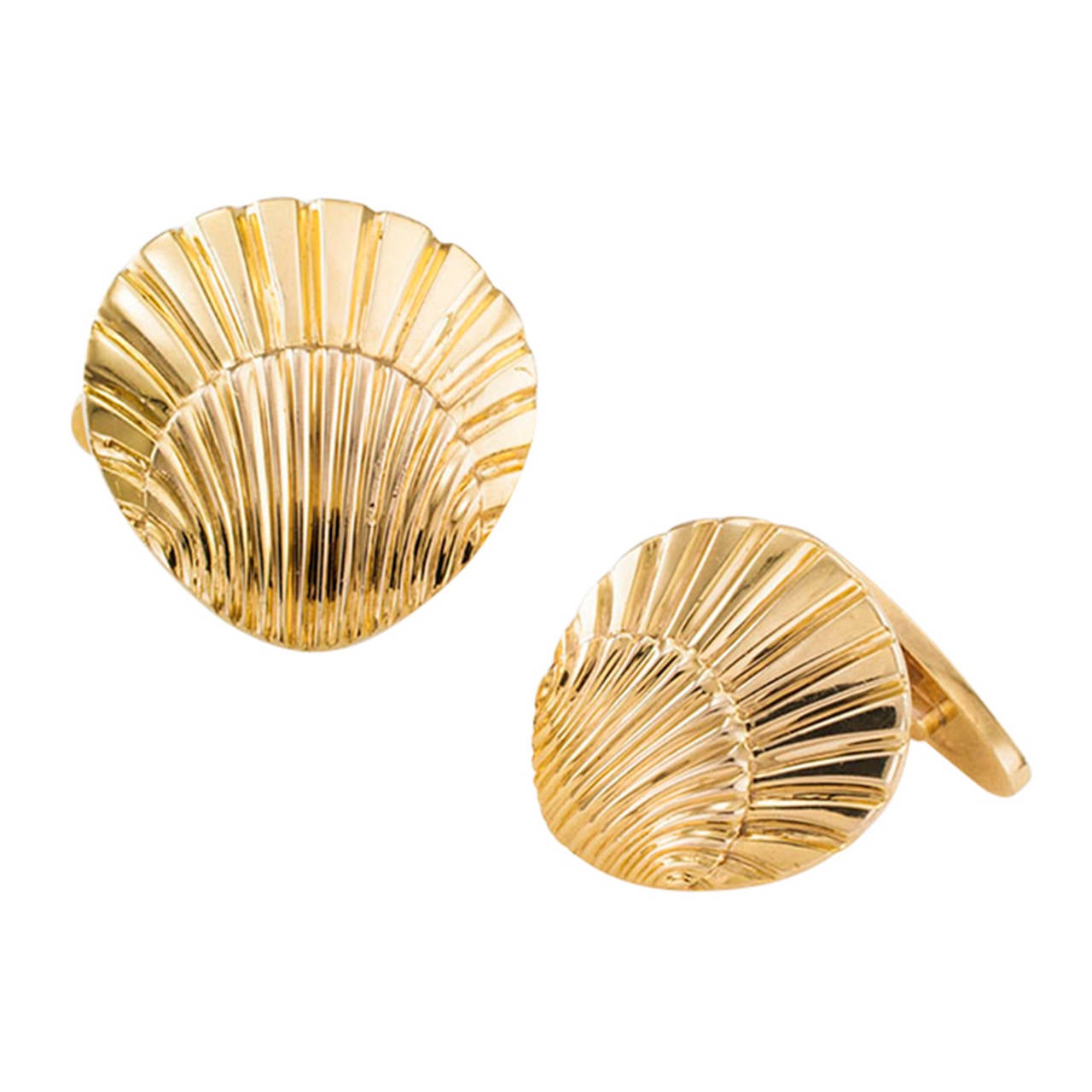 Masculine and classic shell-shaped cuff links defining a well tailored look with that special glint that only polished gold is capable of giving.  Also, the curved connector bar makes them very comfortable to wear. Made in 14 karat gold.  Heirloom