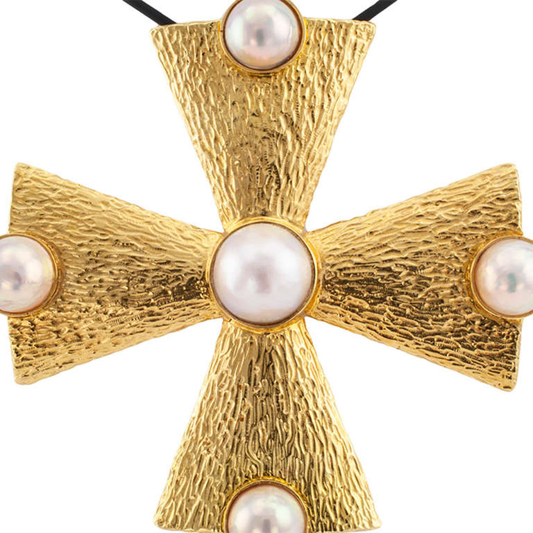 This great  large scale gold and Mabe Pearl Maltese Cross is designed as a brooch/pendant, approximately 4