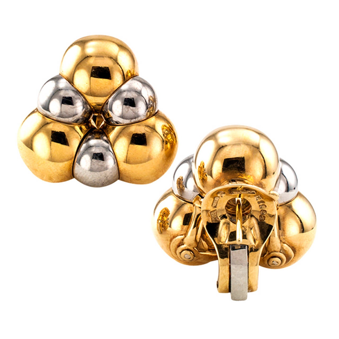 Marina B 18 Karat Gold And Steel Earrings

There is something so whimsical about the idea blending spherical shapes into a triangular design.  And look how Marina B designed the contrast between the deep and cool color of steel with that of the