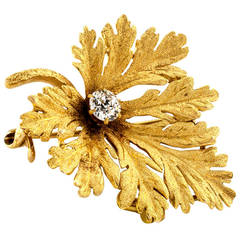 Broche ou pendentif ancien en forme de feuille de Geranium en or et diamants