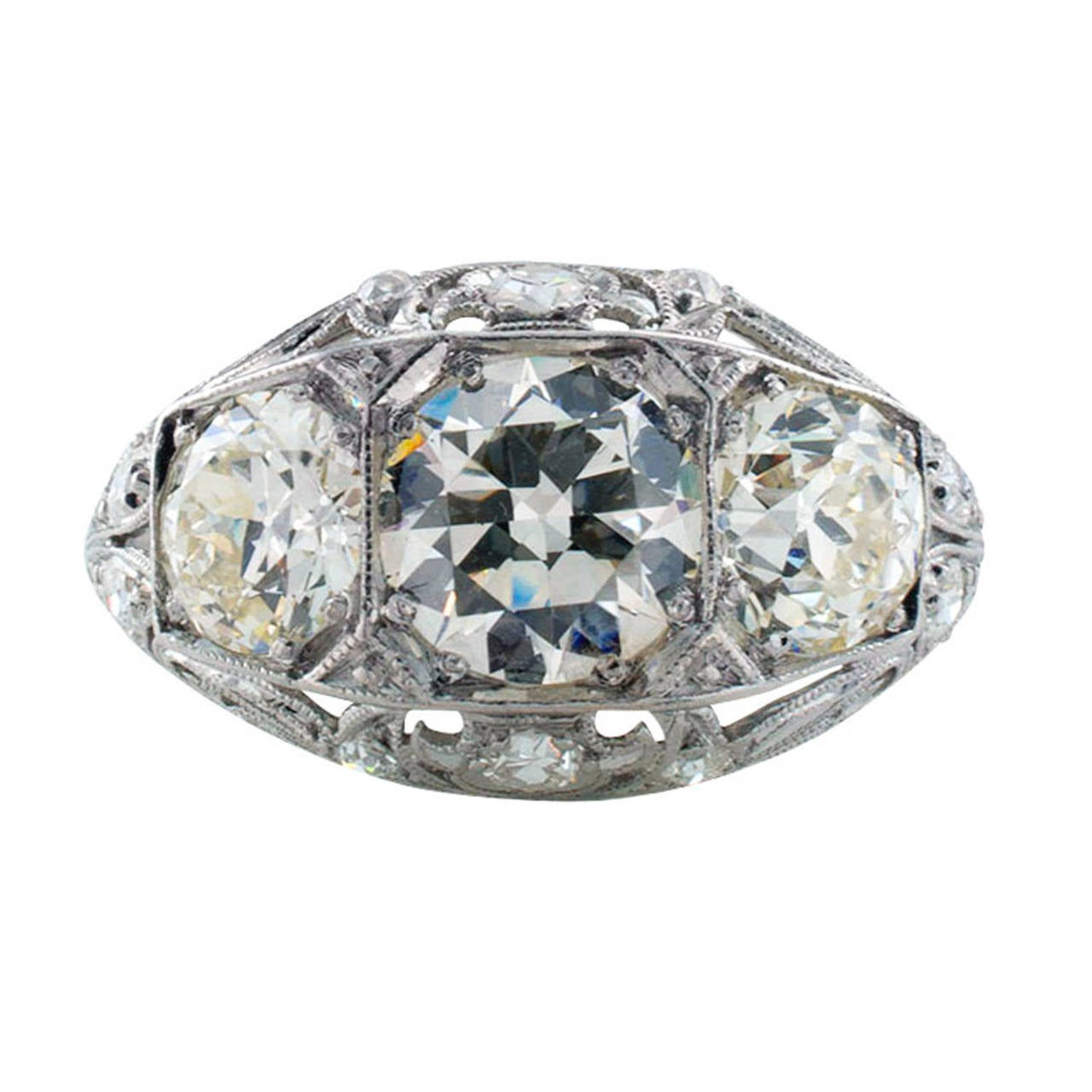 Edwardian Three Stone Diamond Platinum Engagement Ring In Excellent Condition In Los Angeles, CA