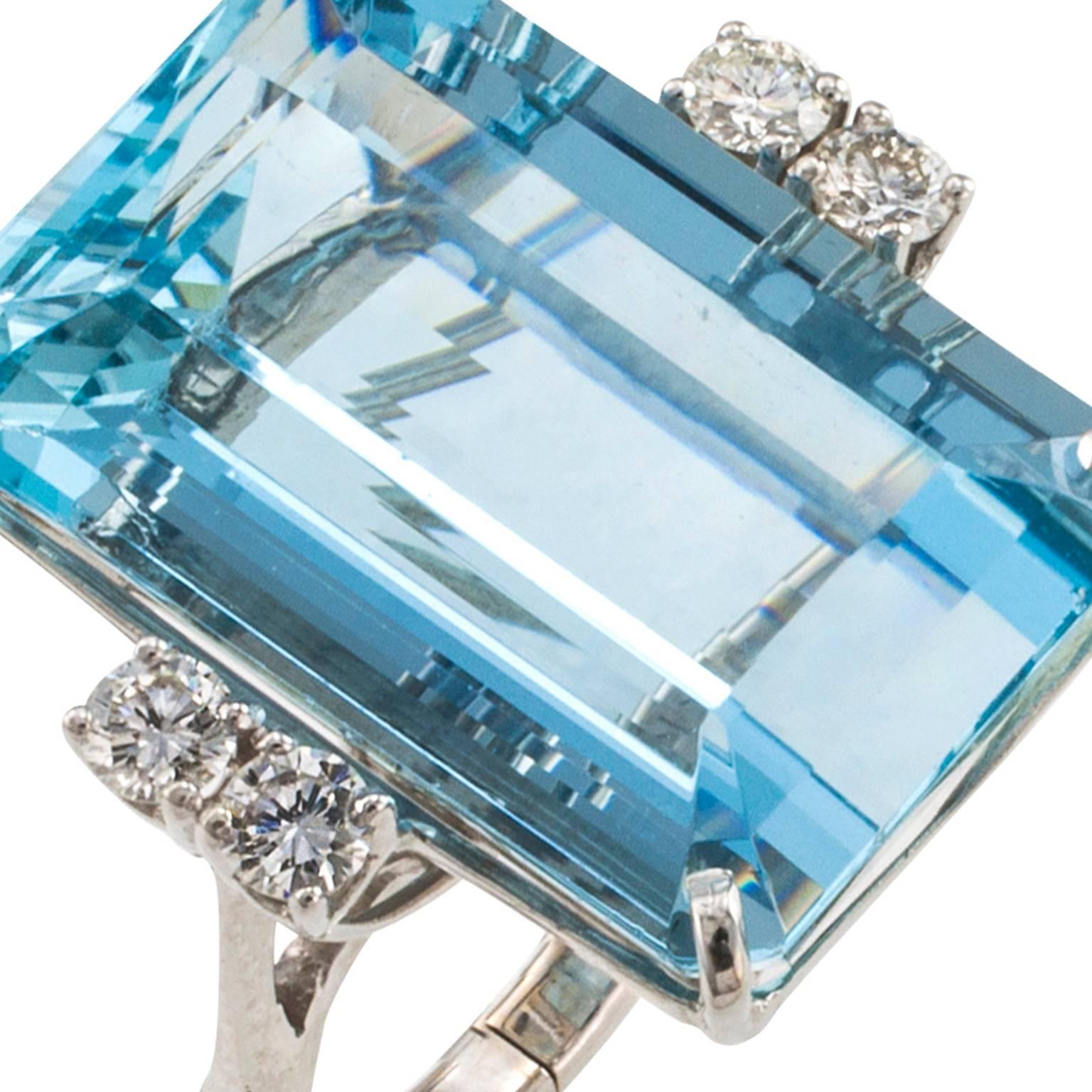 1950s 30.00 Carat Aquamarine Diamond Gold Ring In Excellent Condition In Los Angeles, CA
