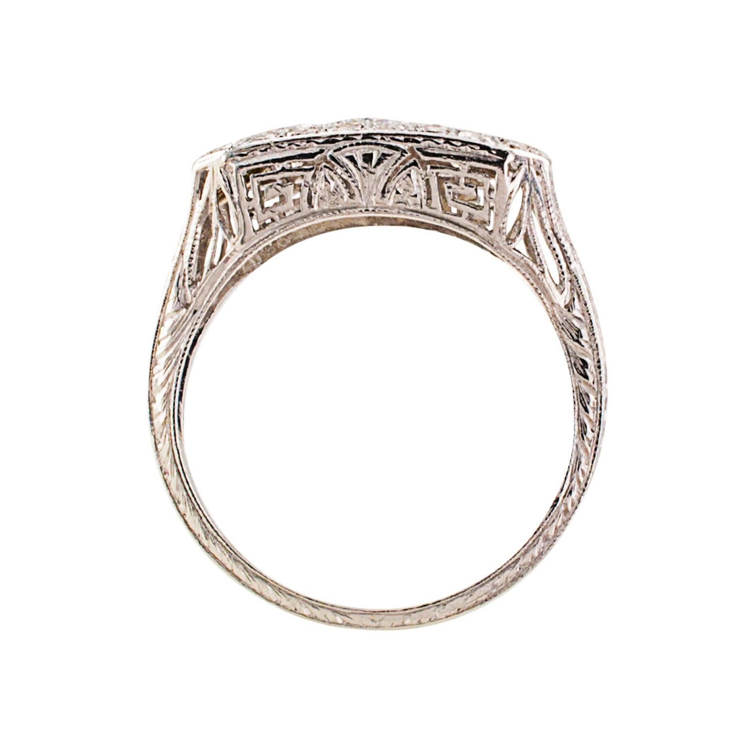 Art Deco Three Stone Diamond Platinum Ring In Excellent Condition In Los Angeles, CA