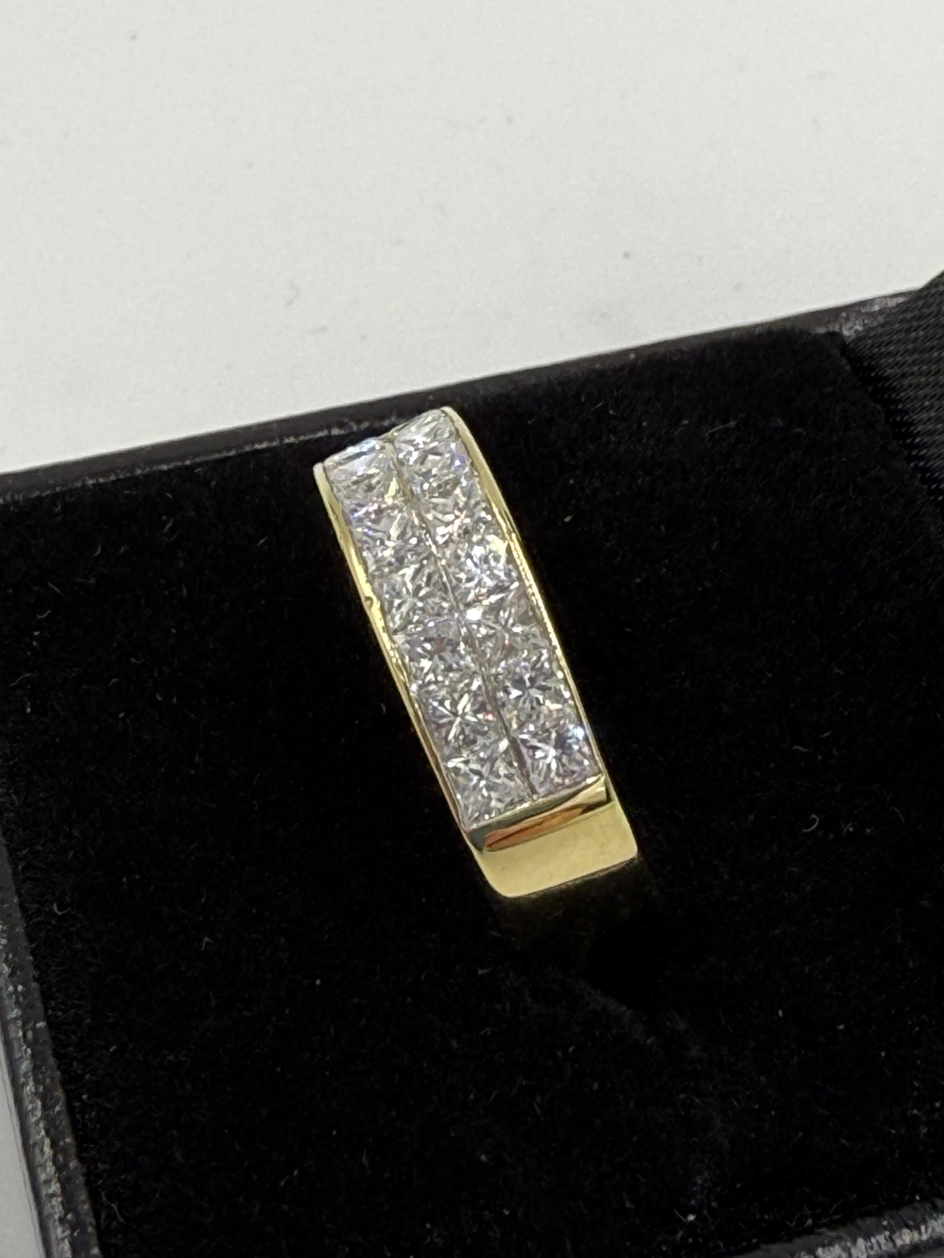 Anello Ambar con diamante quadrilione a due file in oro giallo 18k In condizioni buone in vendita a Los Angeles, CA