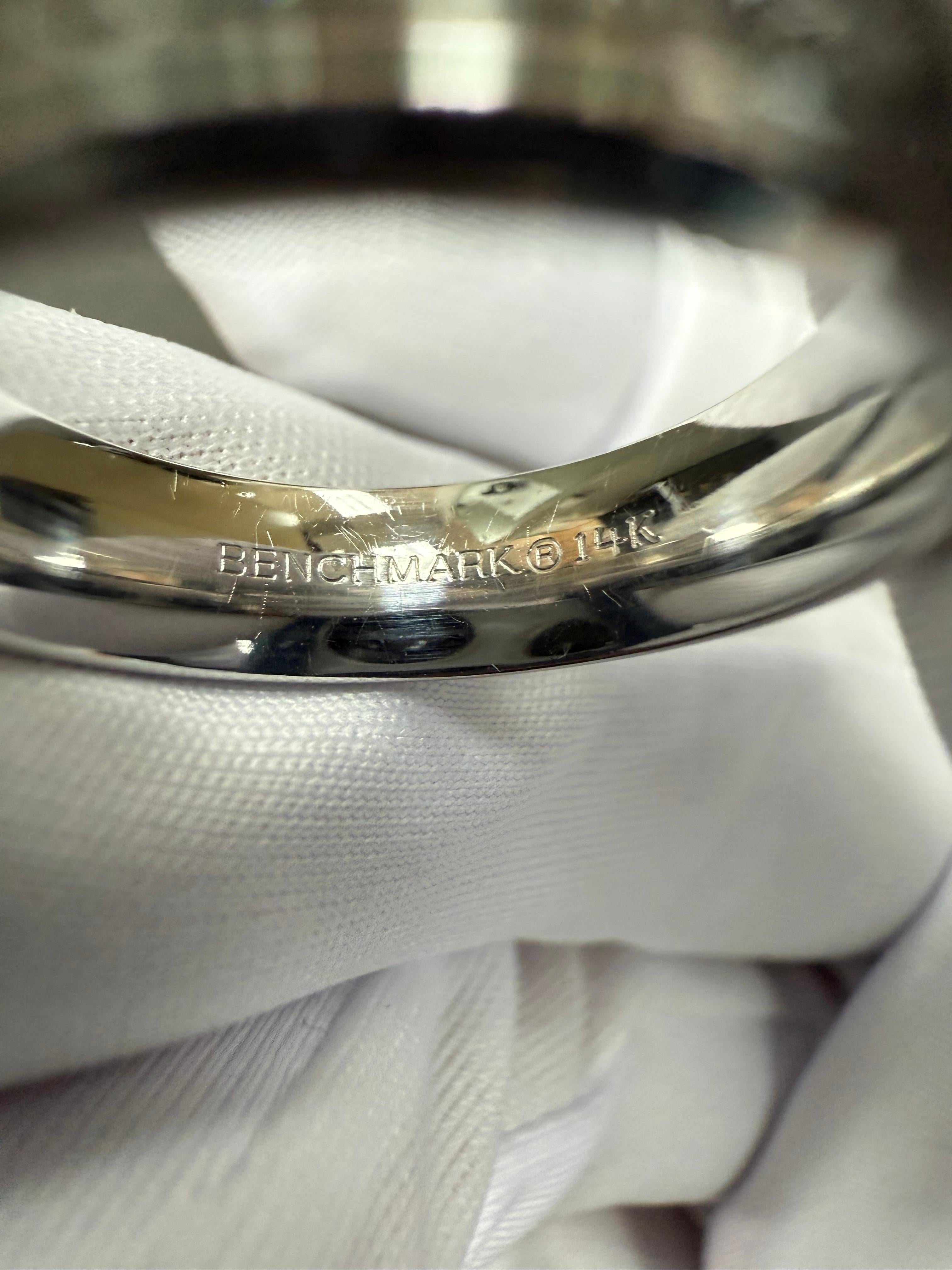 Benchmark Seven Diamond 14k  Anello a fascia in oro bianco in vendita 5