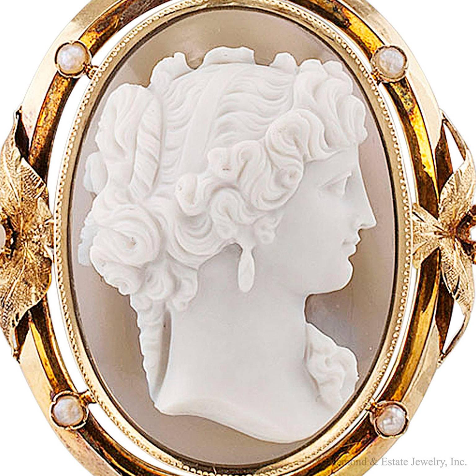 1850s Victorian Hard Stone Cameo Pearl Gold Pendant 3