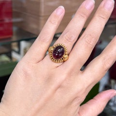 Anillo vintage de los años 90 de Stephen Dweck con turmalina rosa en forma de cabujón, de oro amarillo de 22k