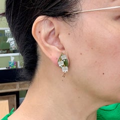 Juillet des années 1960 Boucles d'oreilles Hugler « Lily of the Valley » en jade, cristal de roche et diamants, 18 carats