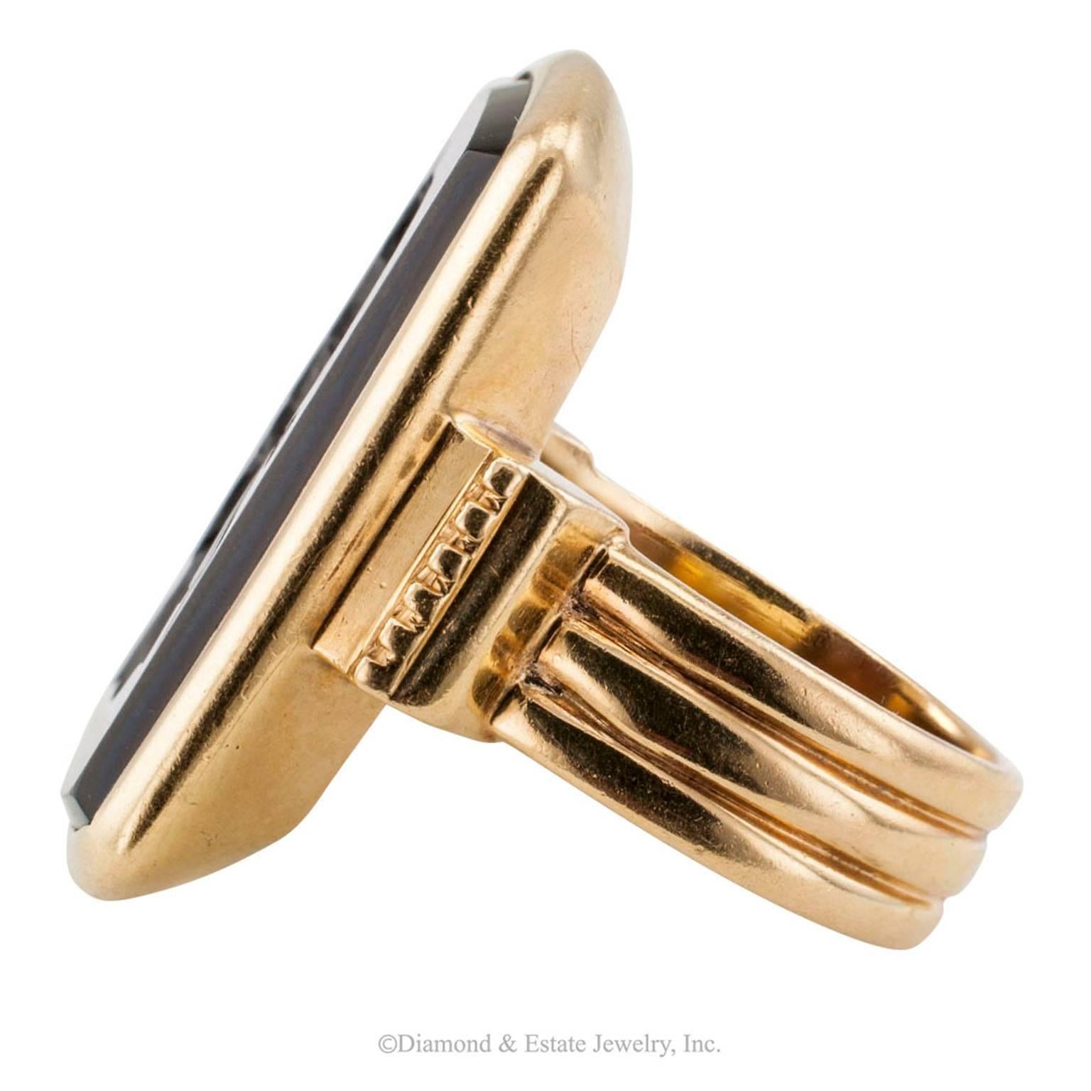 Women's or Men's Art Deco 1920s Sardonyx Intaglio Gentleman’s Gold Signet Ring