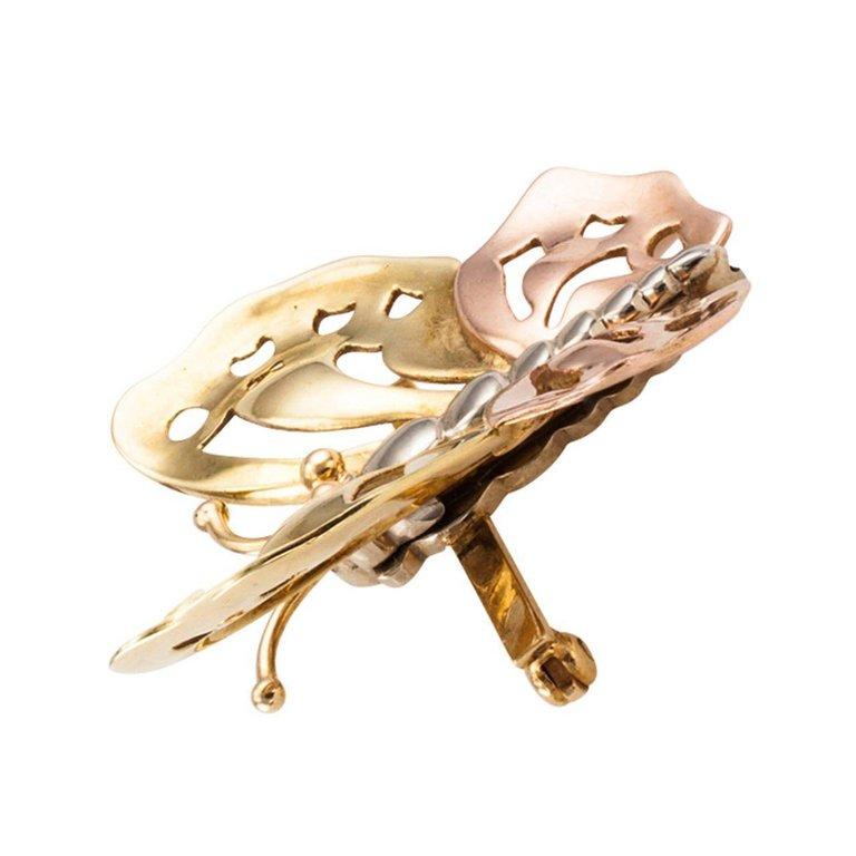 1940s Retro Three Color Gold Butterfly Brooch In Excellent Condition In Los Angeles, CA