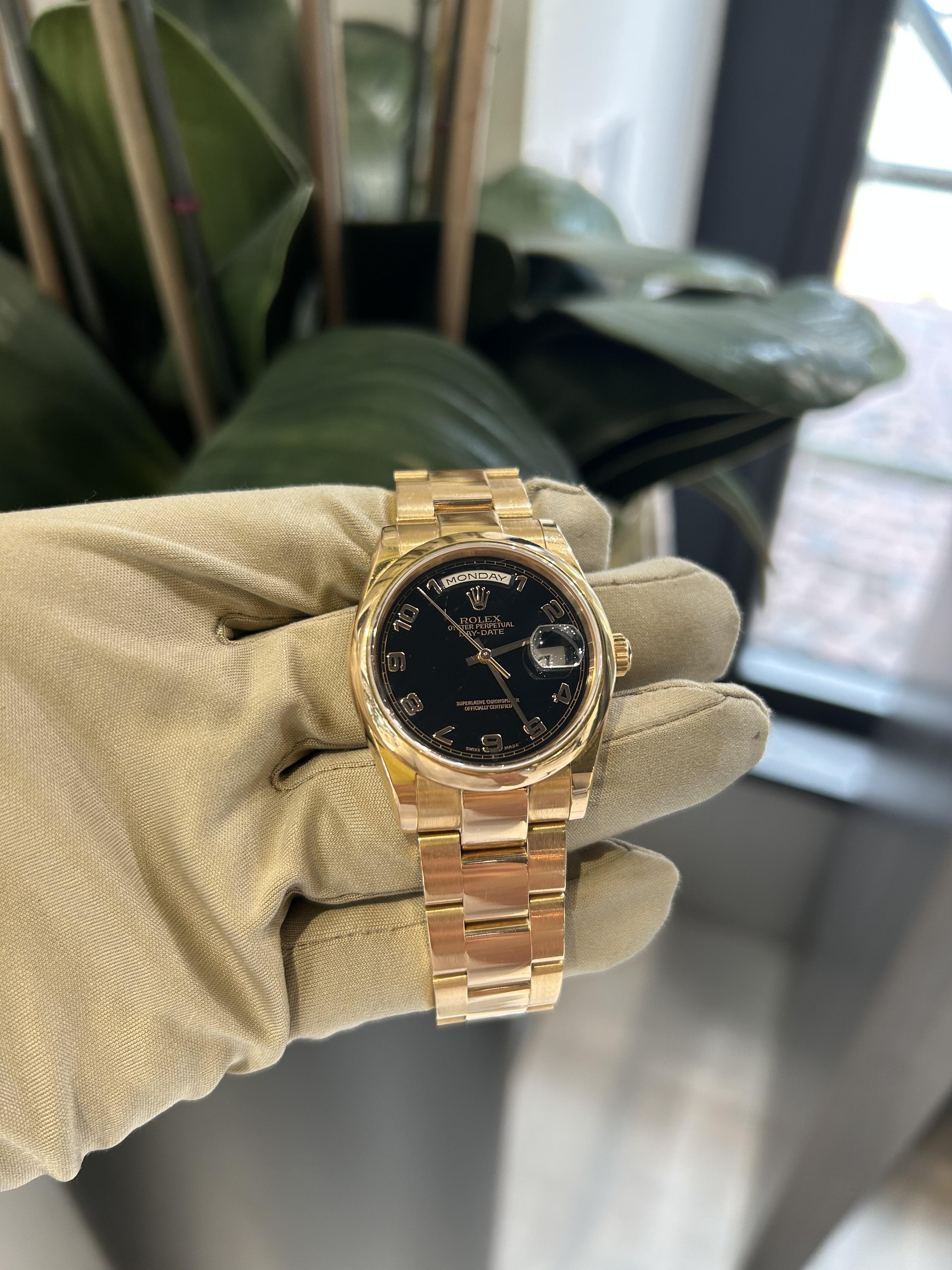Rolex Day Date 36 mm oro rosa quadrante nero numero arabo 118205 in vendita 2
