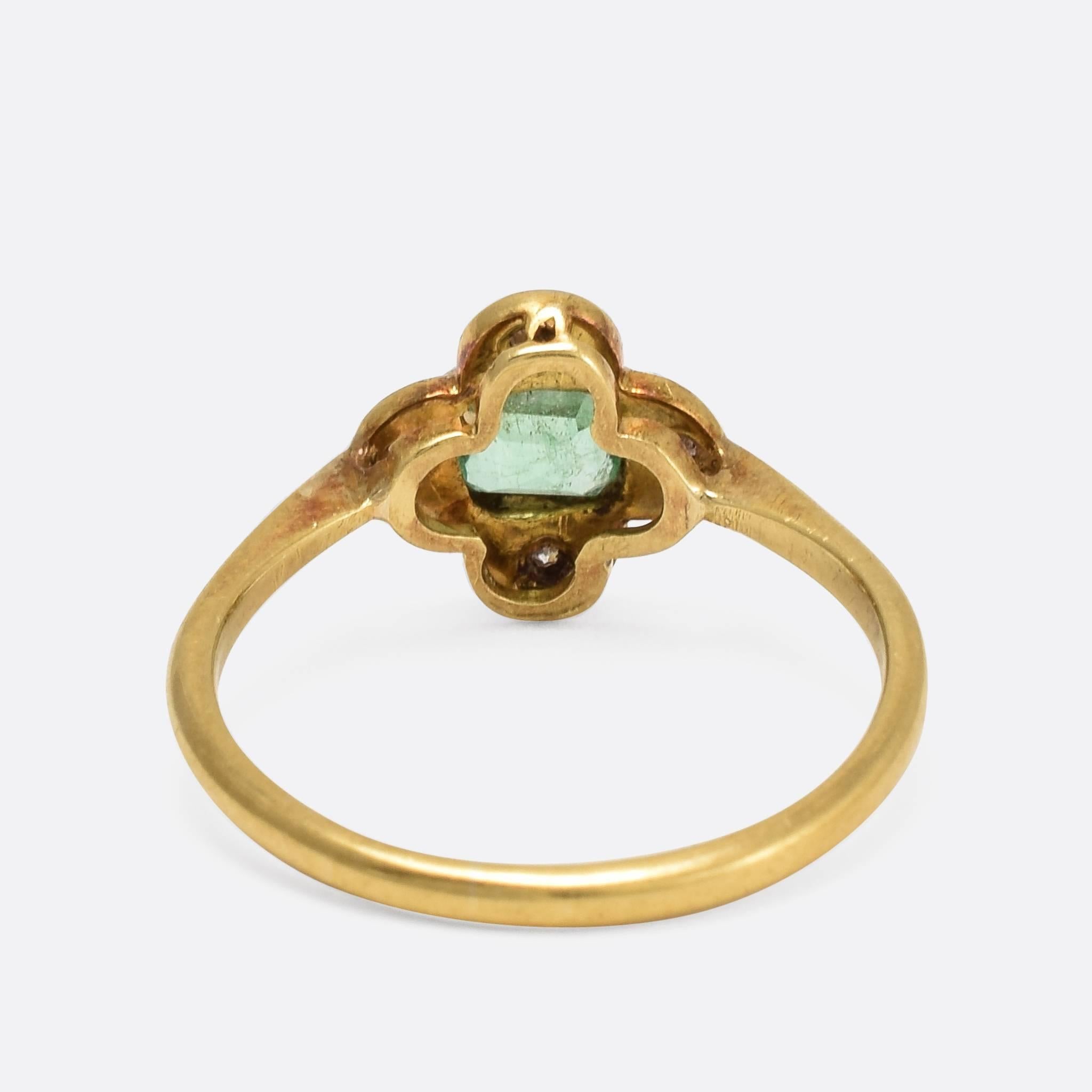 Art Deco Emerald Diamond Quatrefoil Gold Platinum Ring In Good Condition In Sale, Cheshire