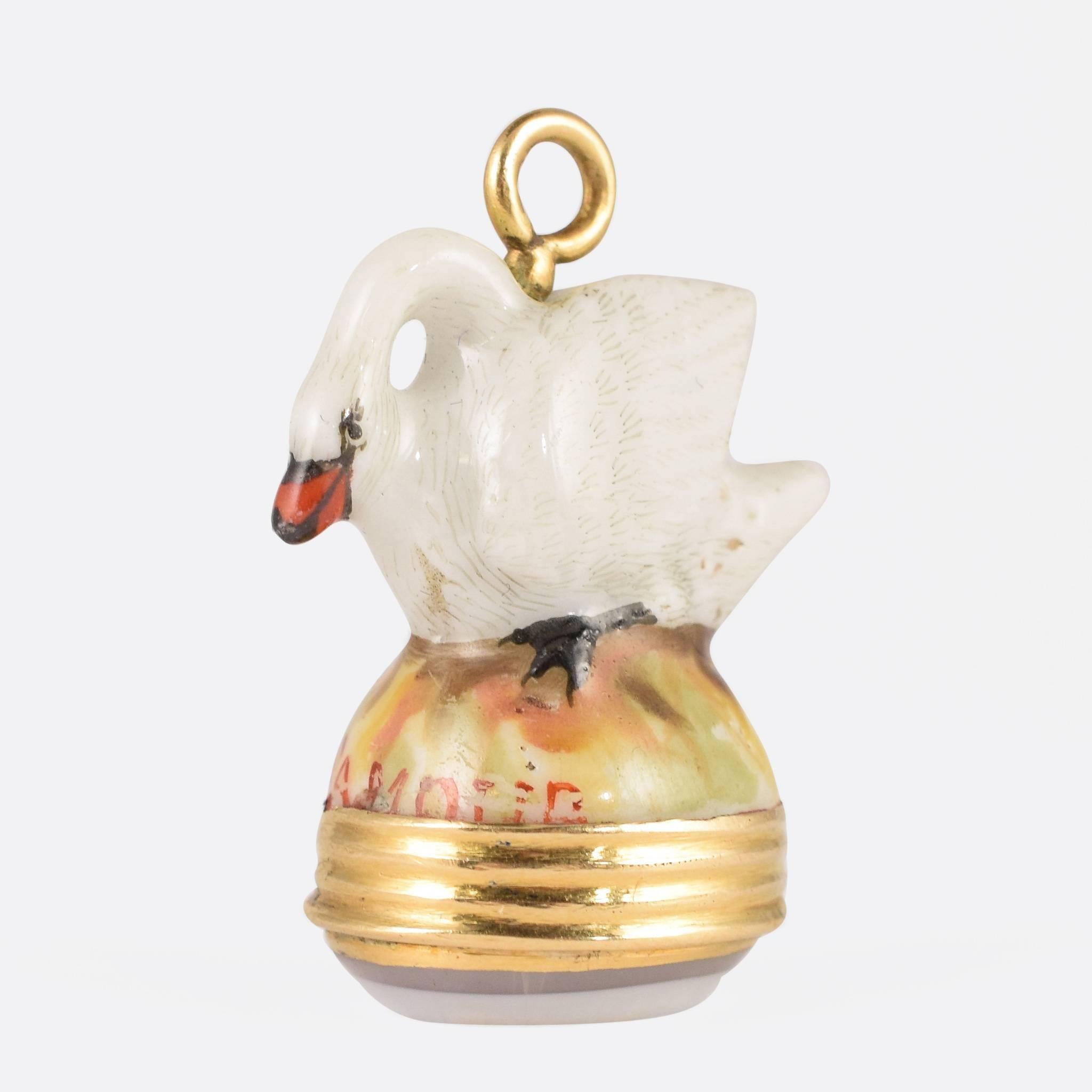 Antique 18th Century Derby Chelsea Agate Gold Swan Fob Pendant In Excellent Condition In Sale, Cheshire
