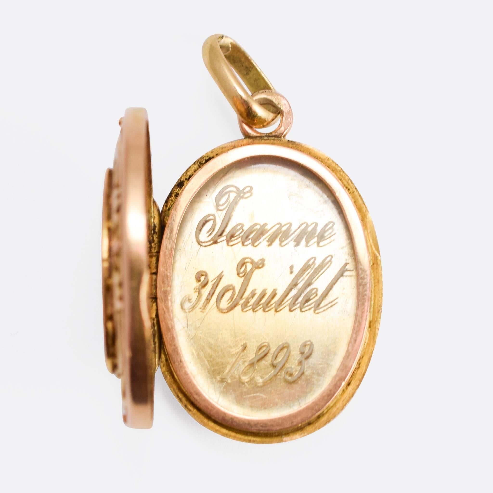 This exceptionally high quality locket was made in England in the late 19th Century. Crafted from two-tone 15ct gold and platinum, to create an attractive three-tone look, the front and back feature fine openwork foliate detail, with a central