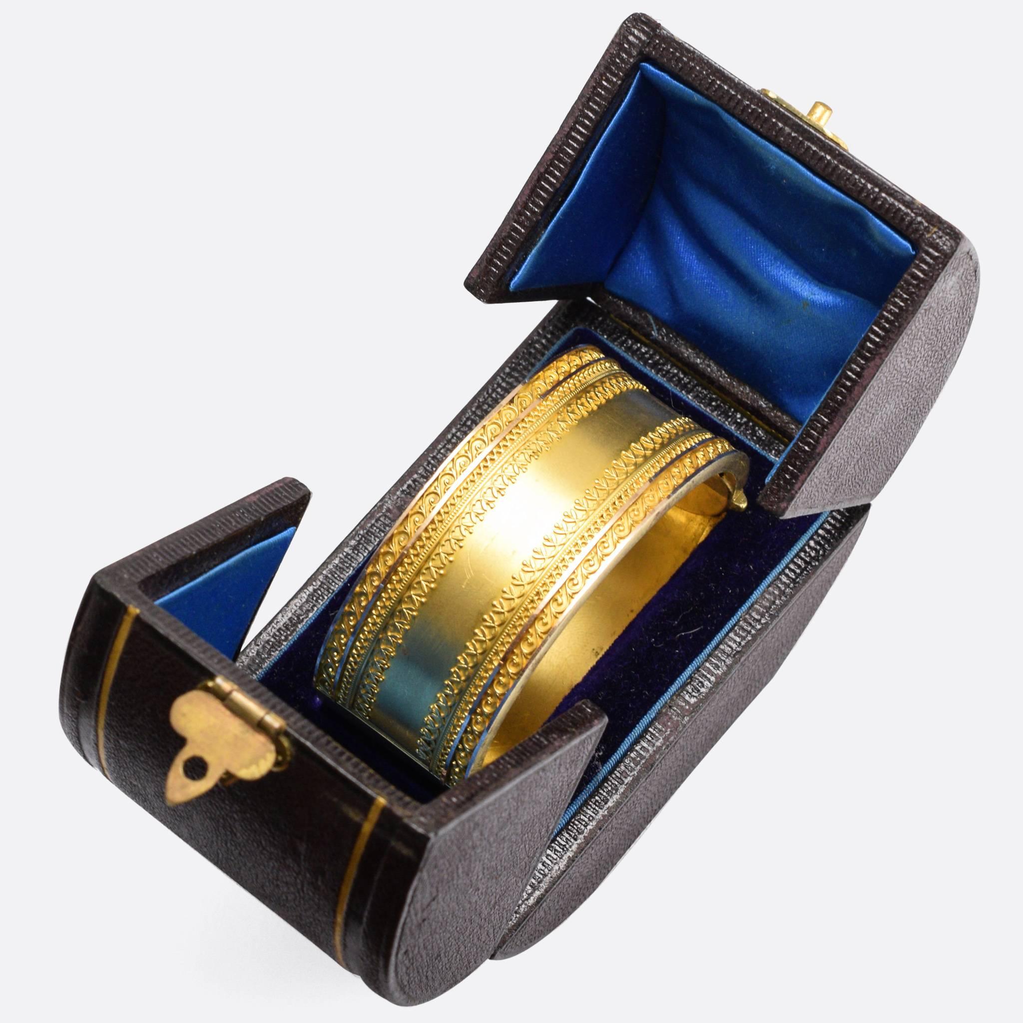 The most wonderful Etruscan Revival bangel, modelled in 15k gold and paired with it's original (delightful) presentation box. The bangle features exquisite applied goldwork and two rose gold lines run parallel along each edge. It dates to