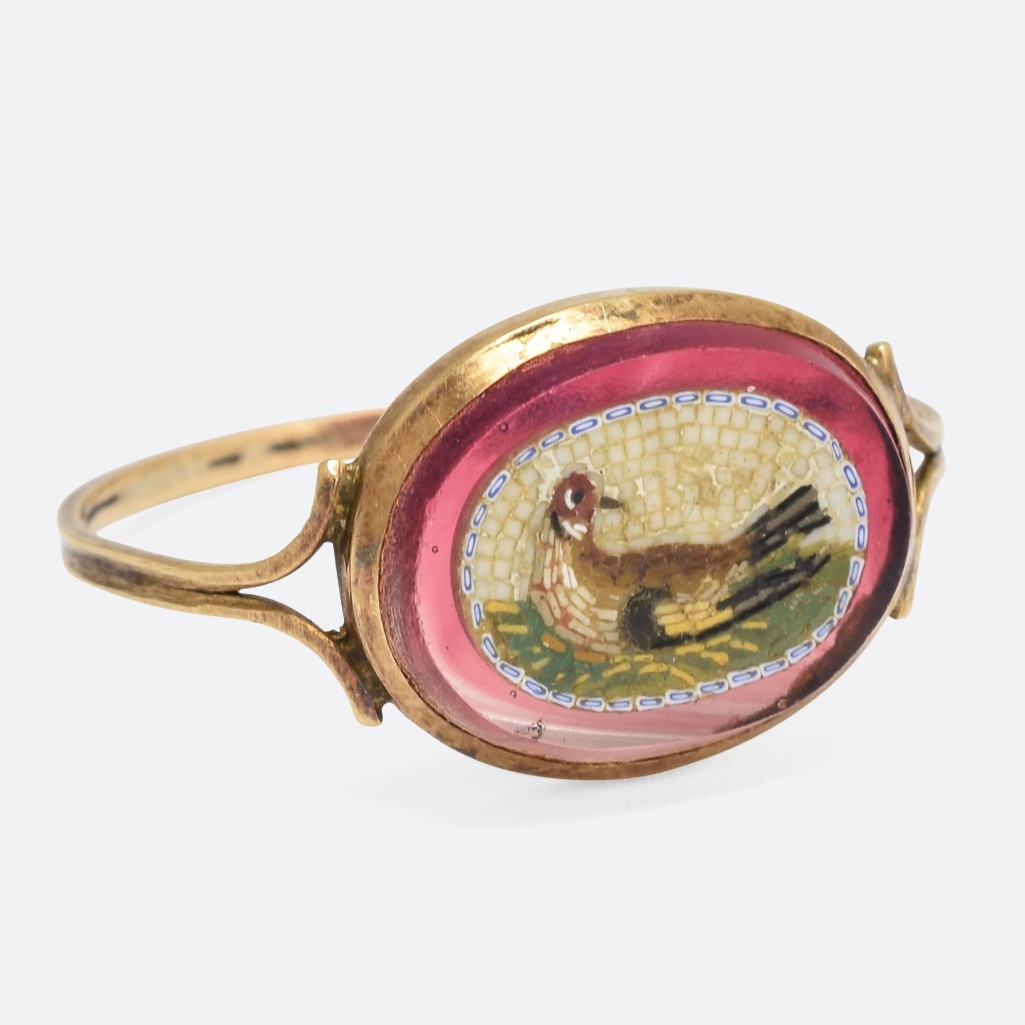A fine quality Georgian period 15k gold ring, bezel set with an incredibly detailed micromosaic panel depicting a Goldfinch. 
