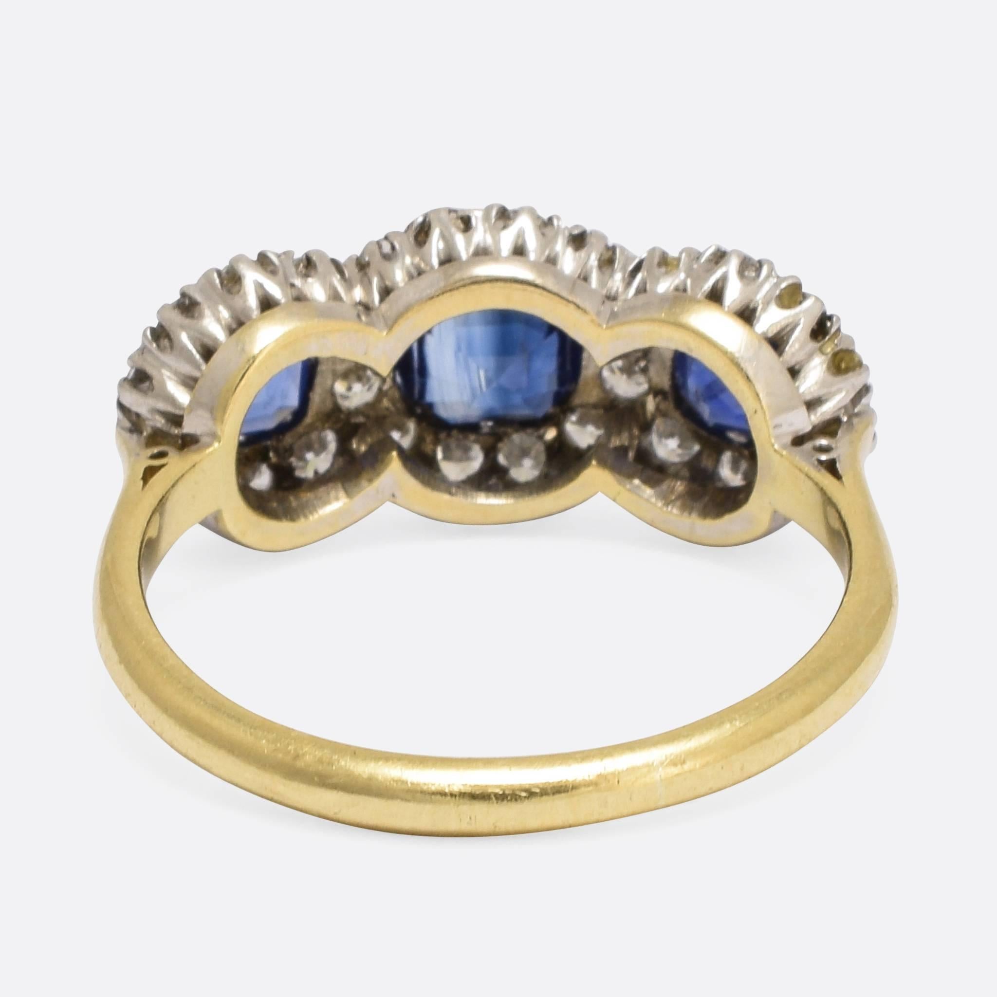Antique Edwardian Blue Sapphire Diamond Three-Stone Cluster Ring In Excellent Condition In Sale, Cheshire