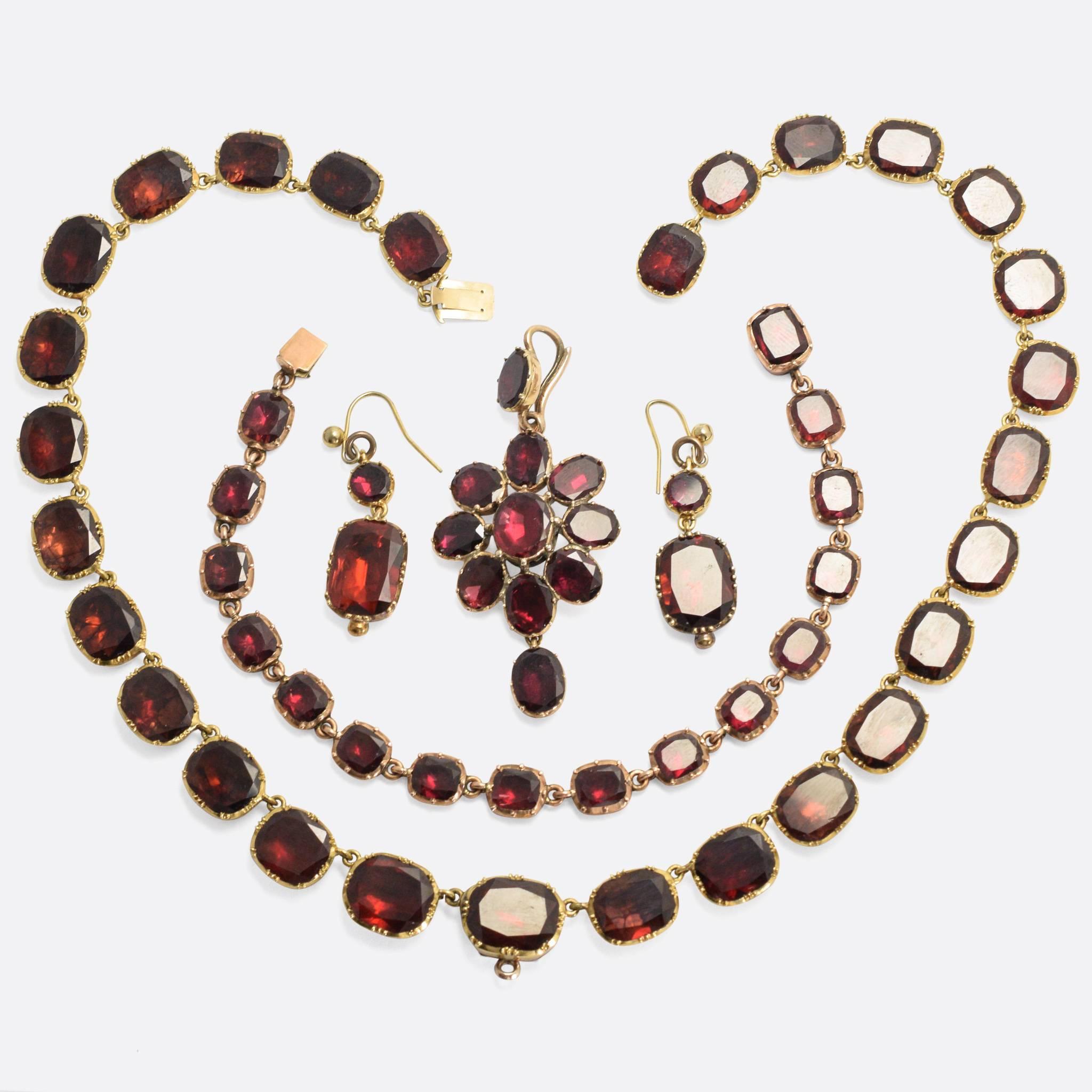 18th Century Flat-Cut Garnet Suite In Excellent Condition In Sale, Cheshire