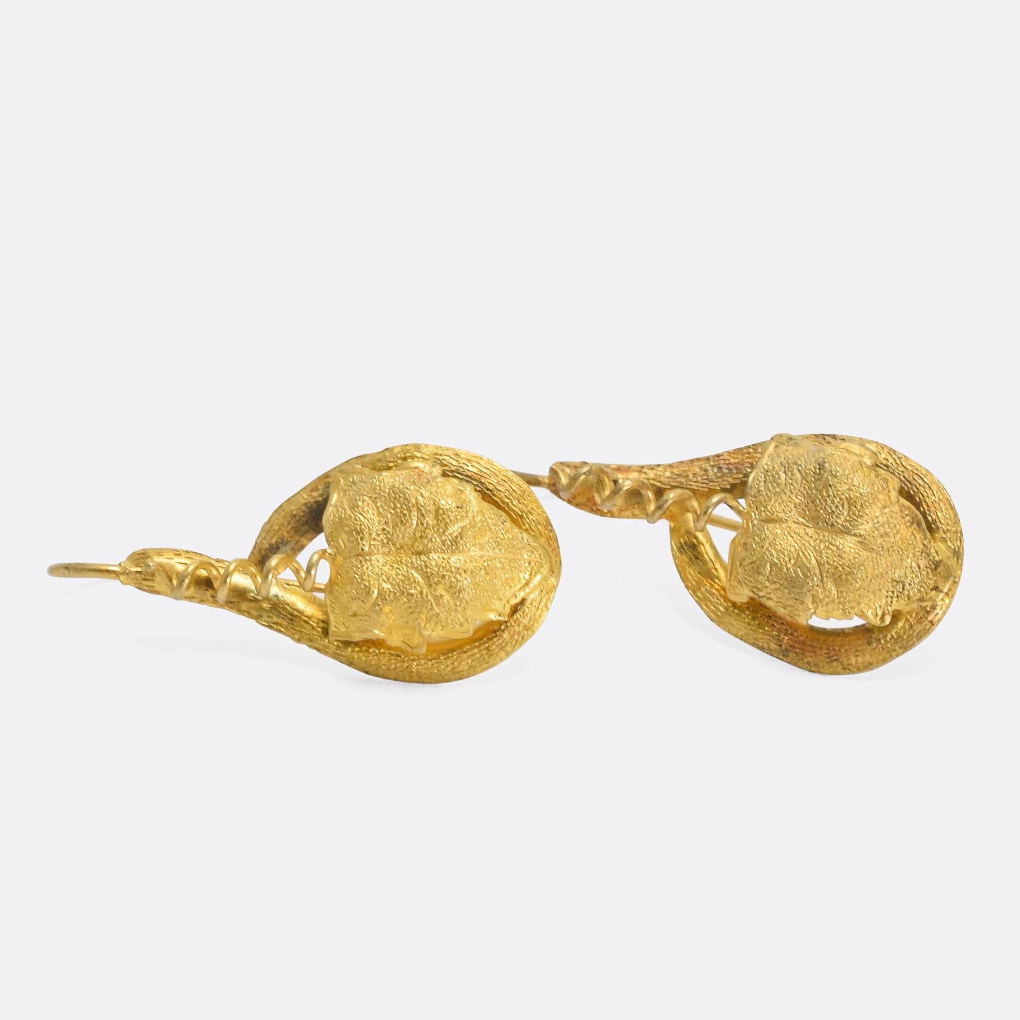 A pretty pair of Victorian gold earrings, with grape leaf and vine motif. The gold is wonderfully textured, and each vine is spiralled.

MEASUREMENTS
Drop: 2.5cm

WEIGHT
1.1g

MARKS
No marks present, tests as 15k gold