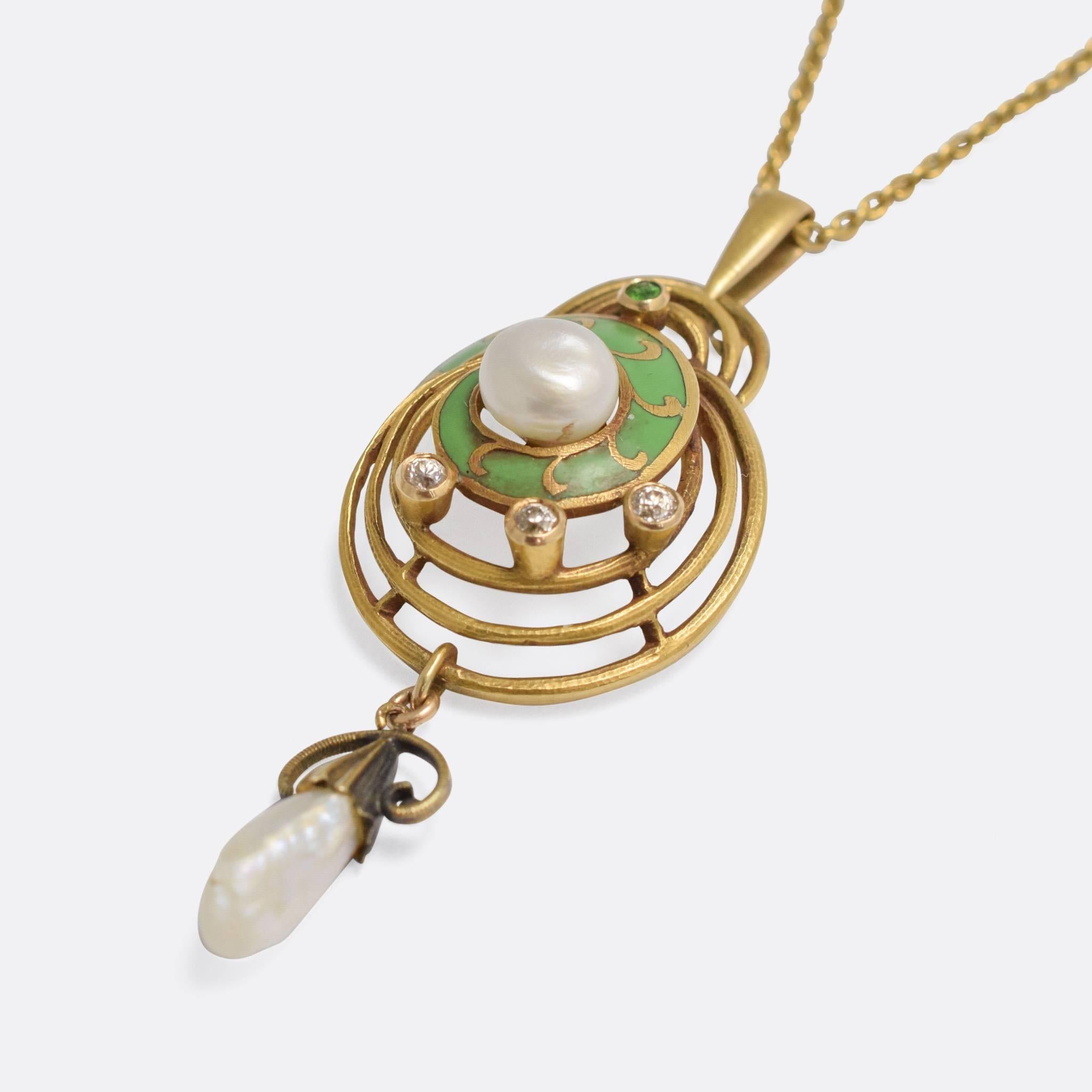 A superb Art Nouveau necklace, comprising a 17.5
