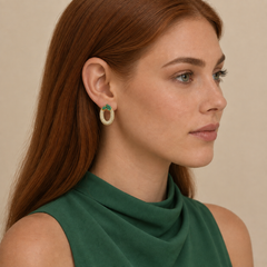Ovale Ohrringe aus 18-Karat-Gelbgold mit Diamanten und Smaragden