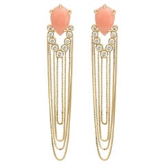 Kettenohrringe aus 18-Karat-Gelbgold mit Diamanten und Korallen