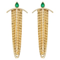Pendientes de cadena en oro amarillo de 18 quilates con diamantes y esmeraldas