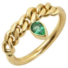 Emerald Curb Chain Ring in 18 Karat Yellow Gold