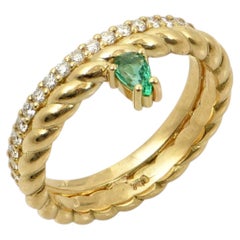 Emerald, Diamond And Twisted Band Ring in 18 Karat Yellow Gold