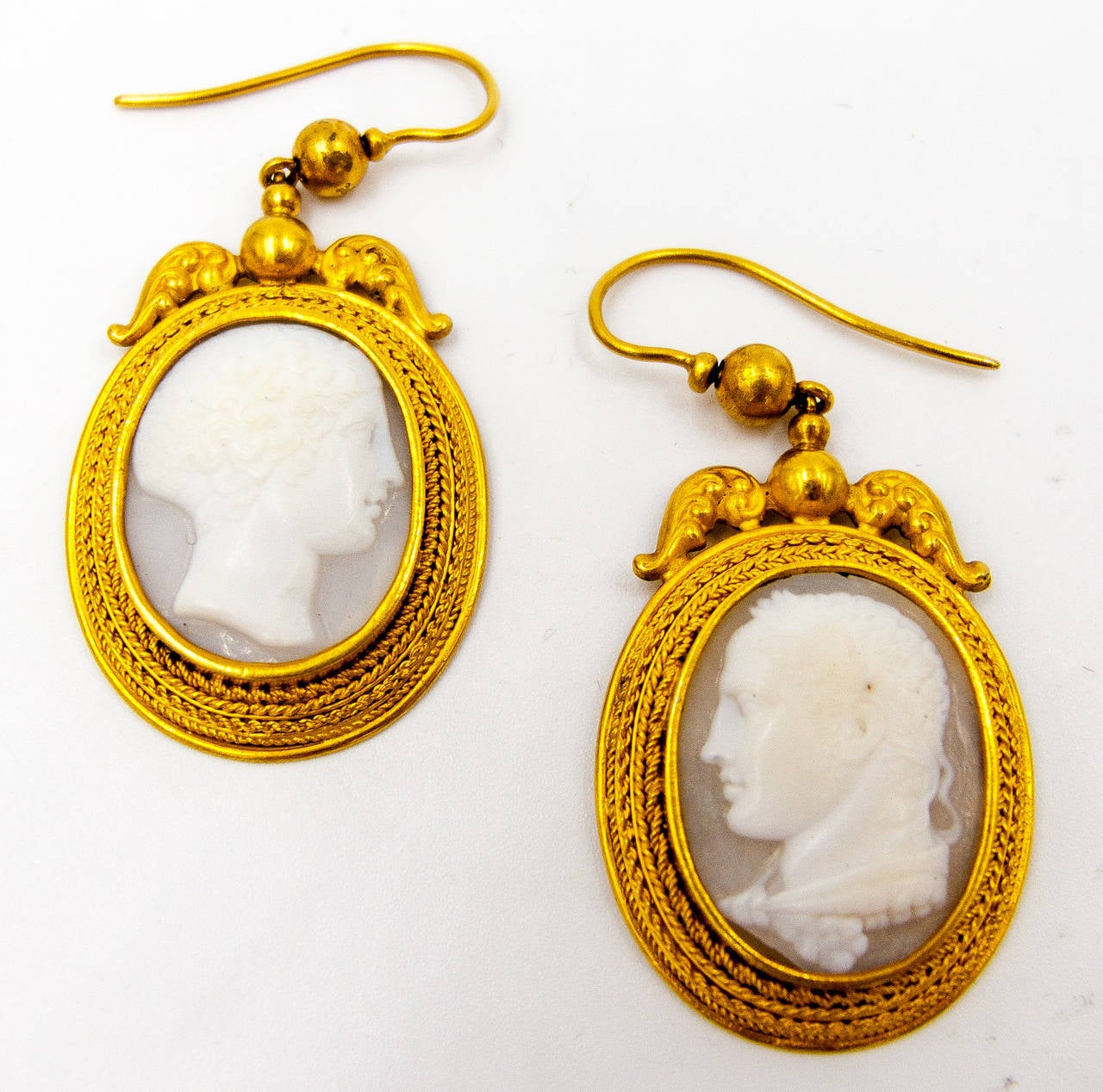 Important Victorian Gold Cameo Suite In Good Condition In New York, NY