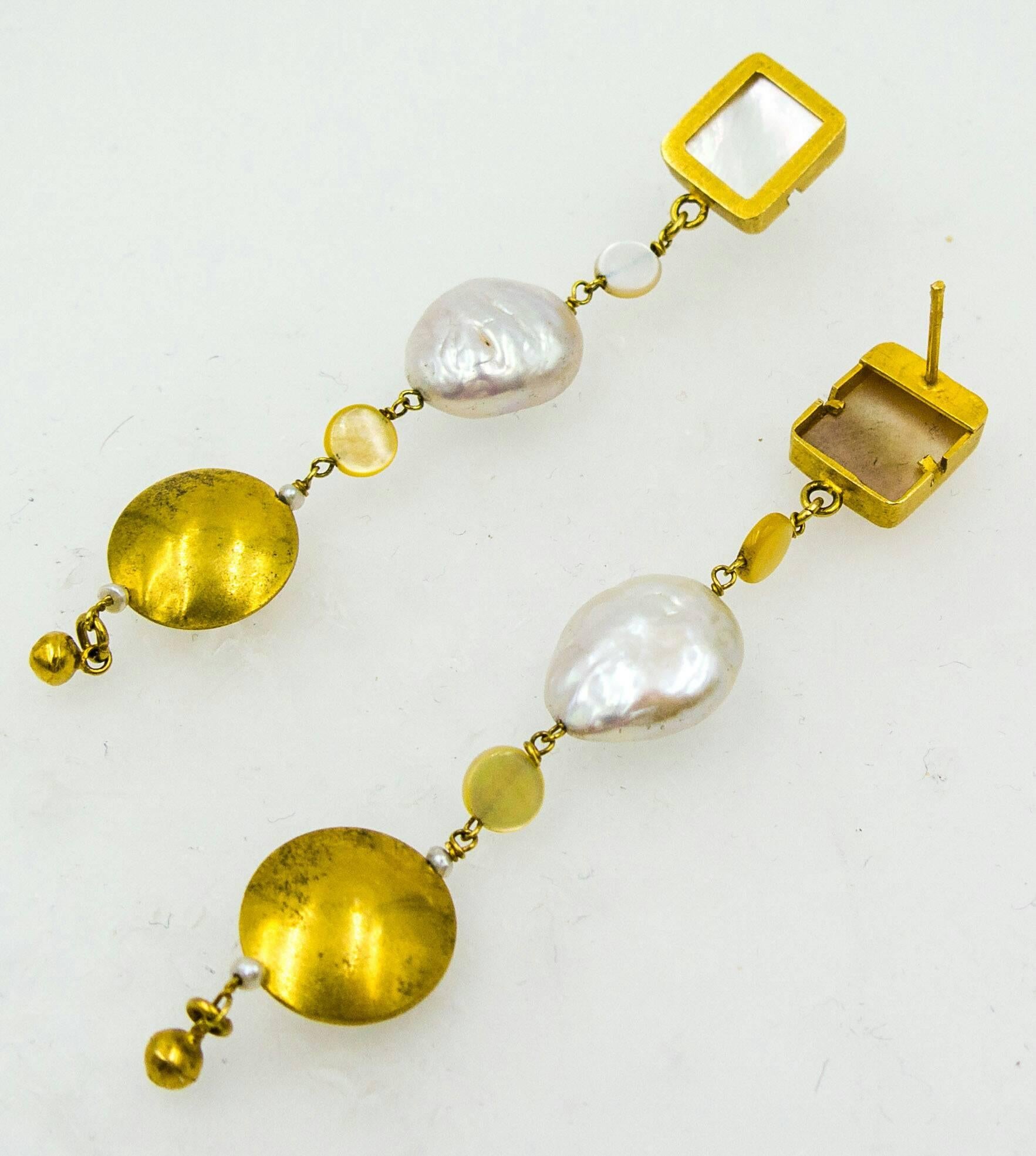 Playful Pearl Gold Shoulder Duster Earrings In Excellent Condition In New York, NY