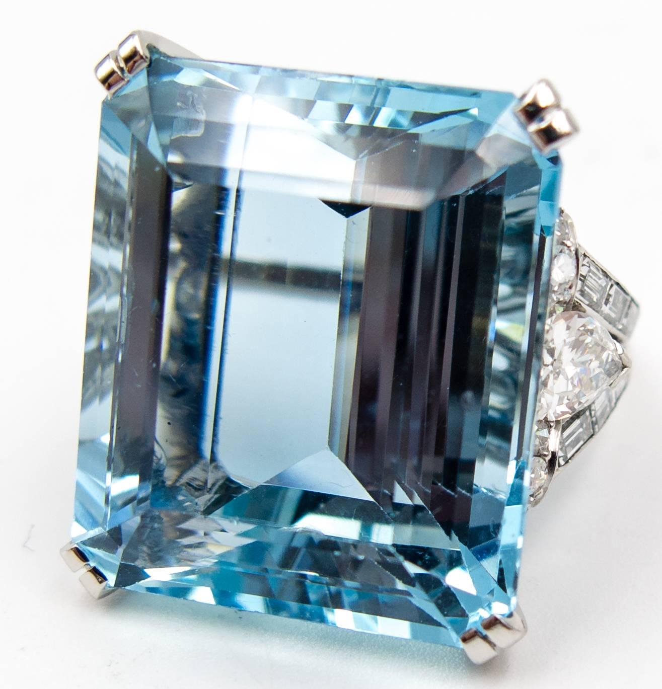 Elegant Vibrant Gem Color 32.50 Carats Aquamarine Diamond Platinum Ring 1