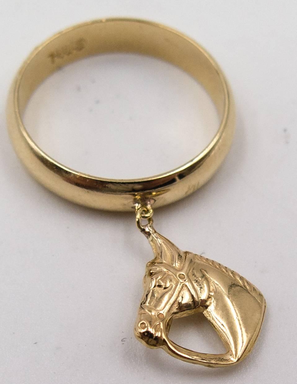 Elegant Equine Gold Charm Ring In Excellent Condition In New York, NY
