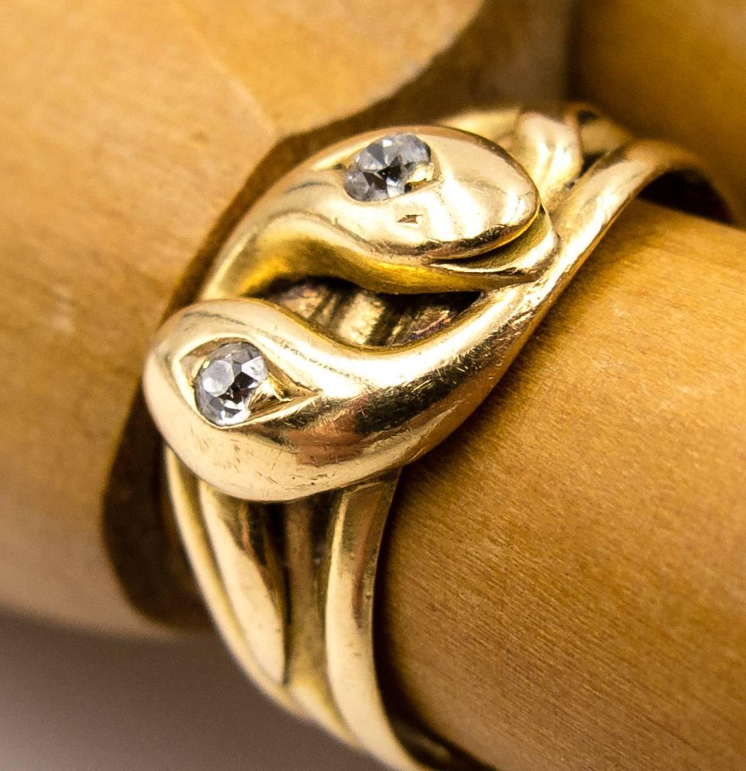 Elegant Victorian gold and diamond entwined snakes ring In Excellent Condition In New York, NY
