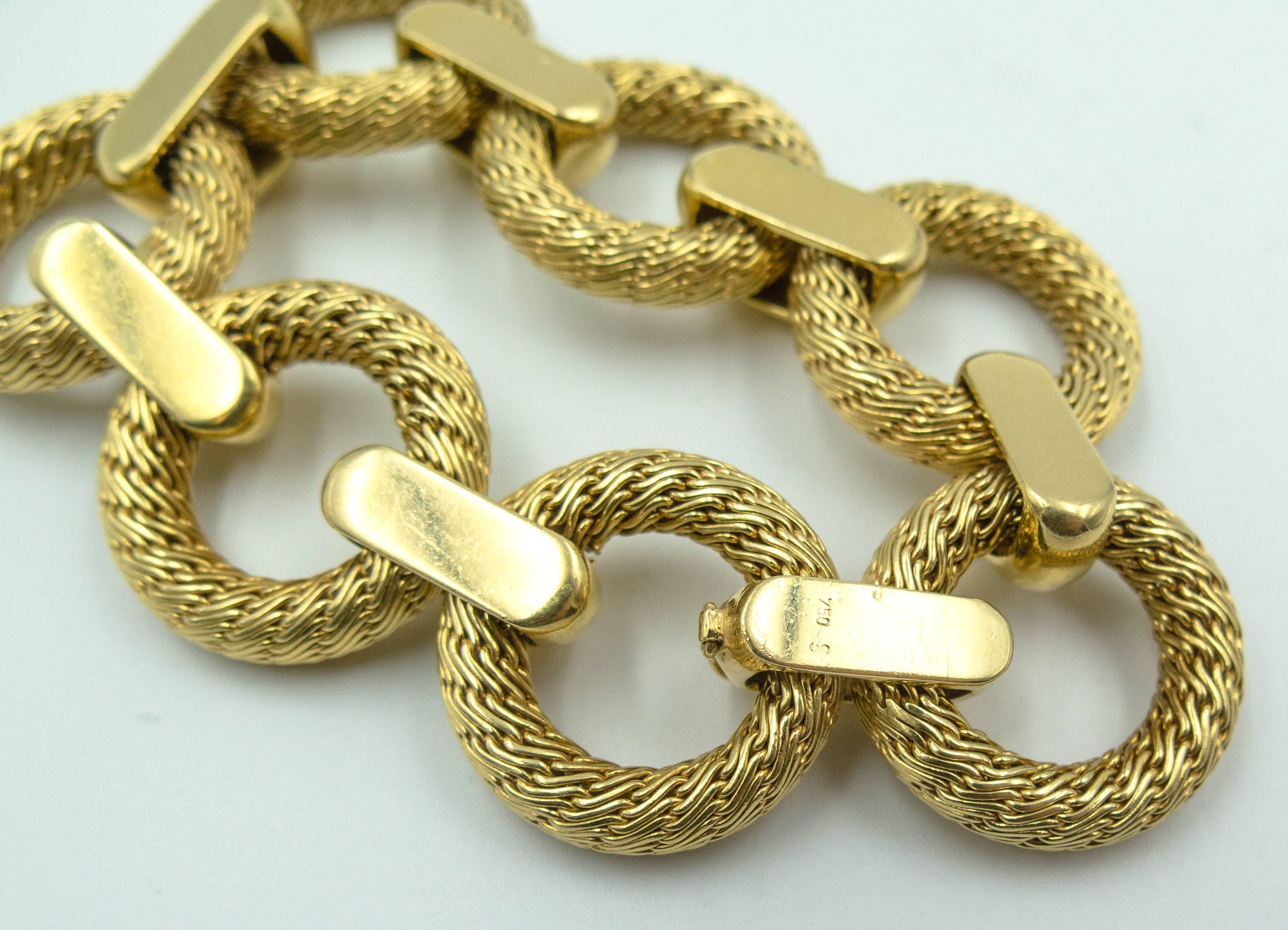 Women's or Men's Chic and Impressive Gold Textured Link Bracelet