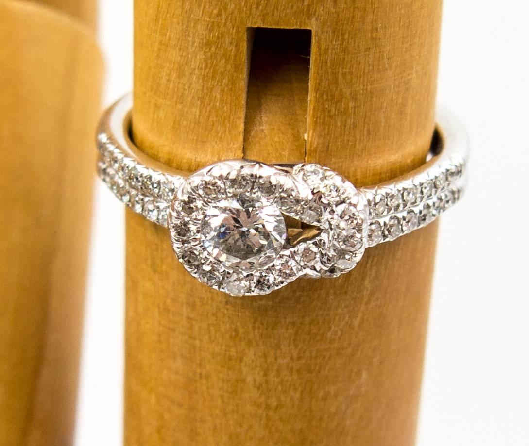 Elegant Diamond Platinum Mount Hercules Knot Ring In Excellent Condition For Sale In New York, NY